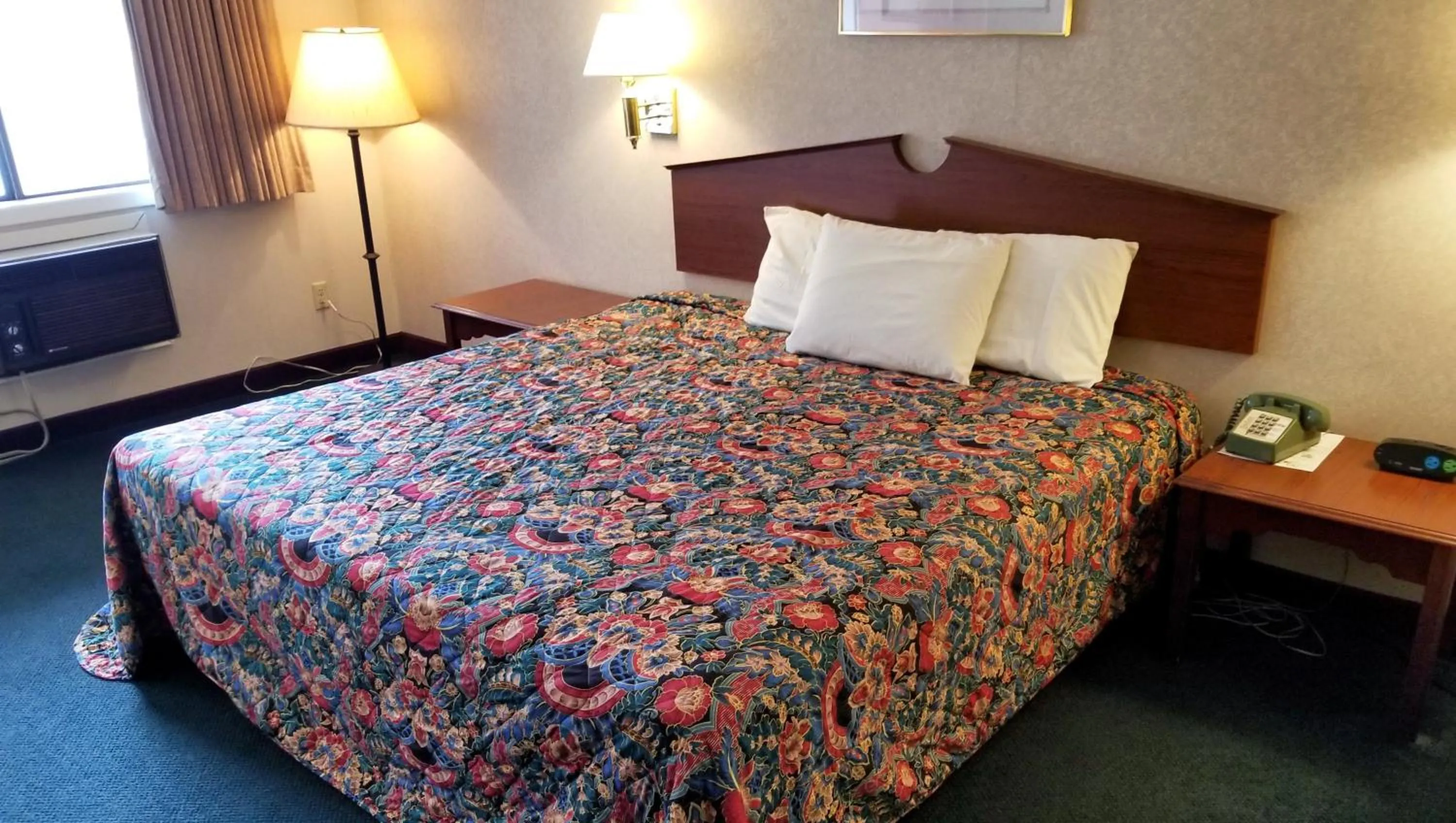 King Room - Disability Access in Keystone Boardwalk Inn and Suites