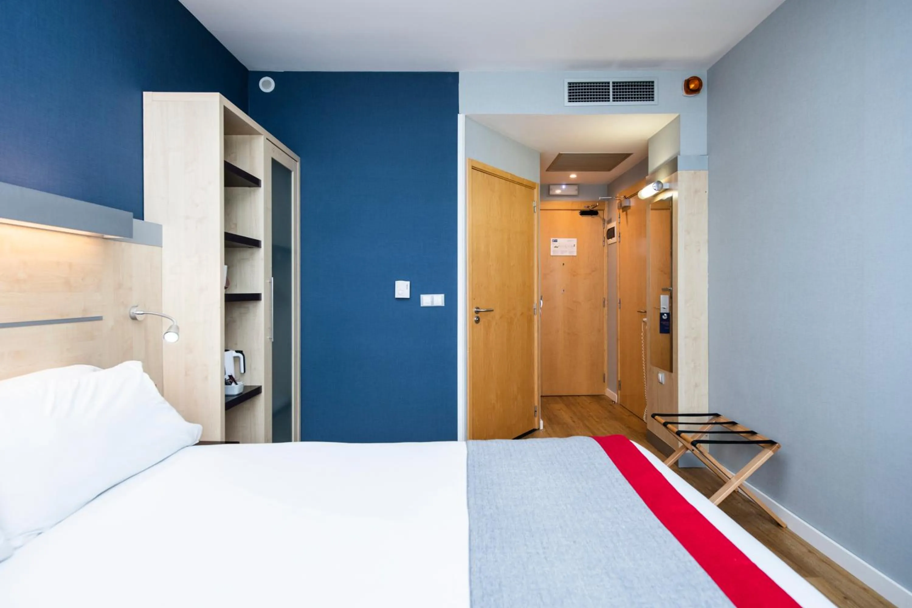 Standard Queen Room - single occupancy - Accessible with Free Breakfast in Holiday Inn Express Sant Cugat by IHG