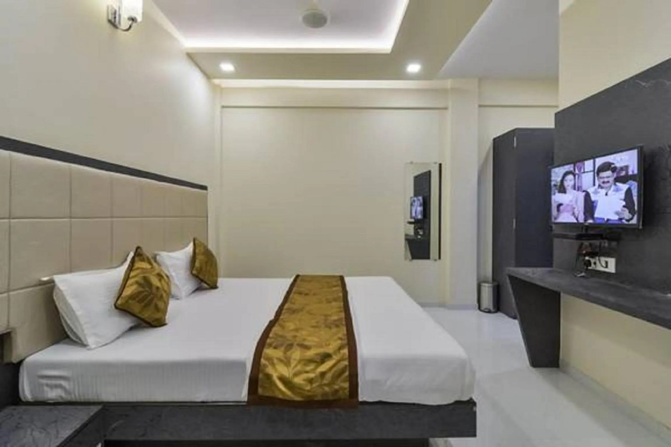 Suite in Hotel Aroma- Dadar