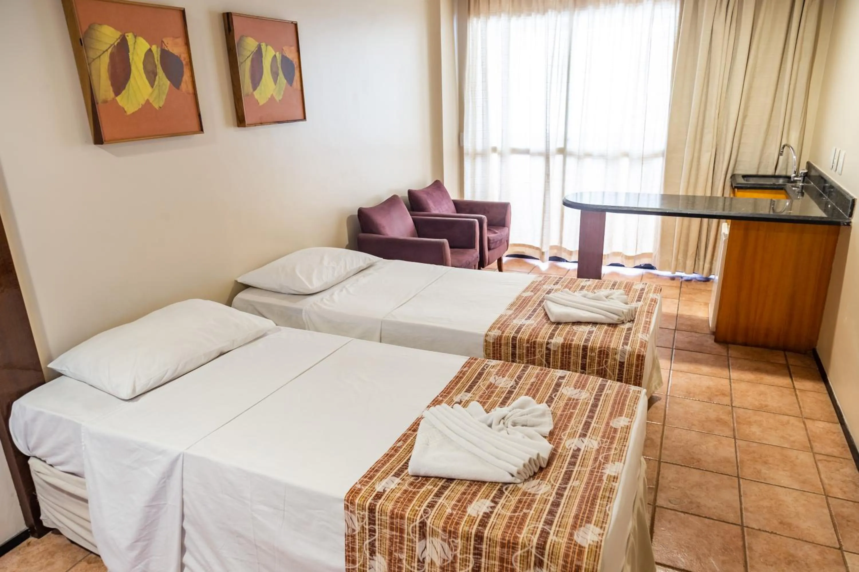 Luxury Quadruple Room in Plaza Praia Suítes