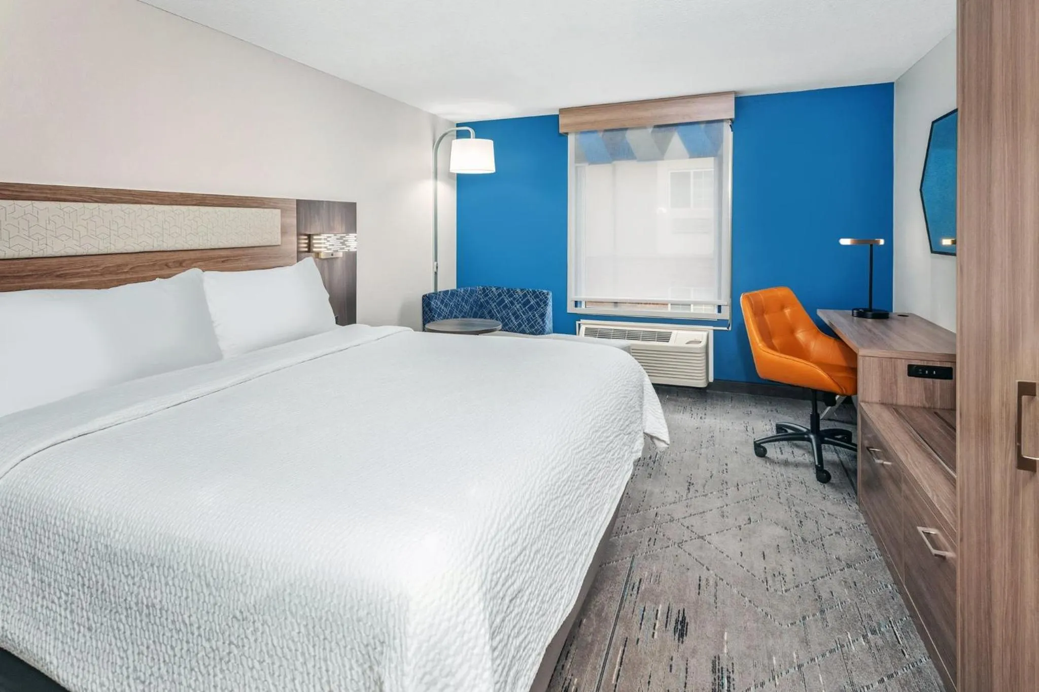 King Room - Mobility Access/Hearing Accessible in Holiday Inn Express Hotel & Suites Bloomington-Normal University Area by IHG