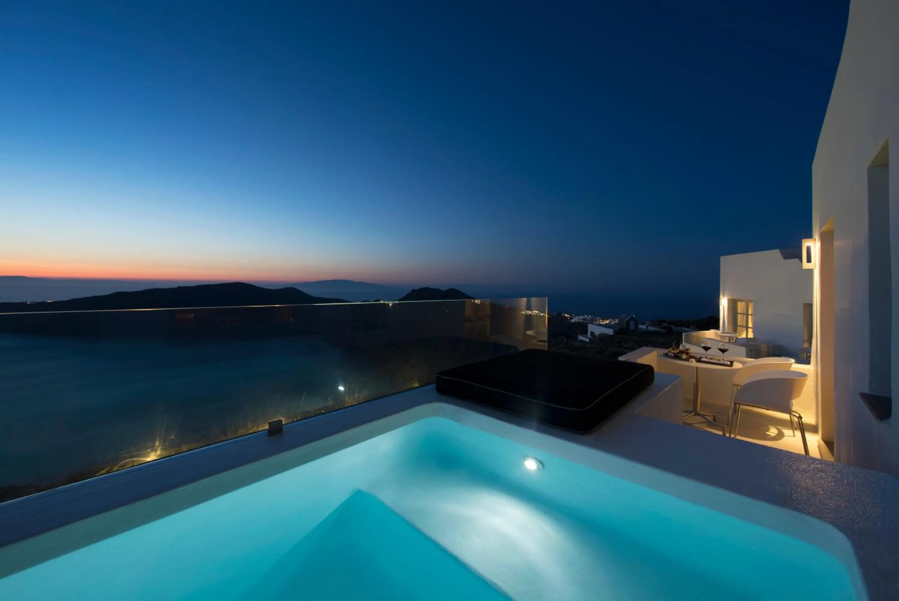 Avaton Suite with Outdoor heated Whirlpool, with Caldera and Sunset View in Avaton Resort And Spa