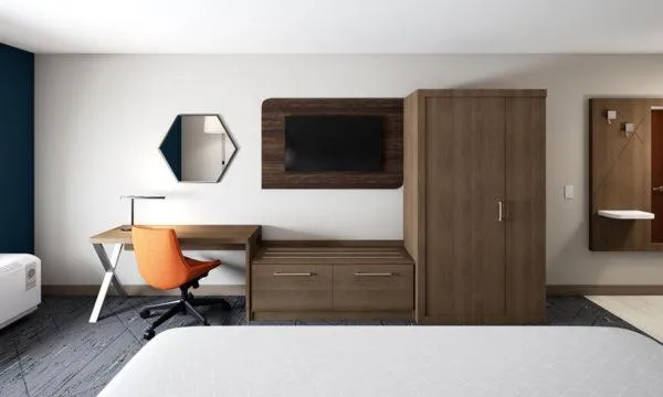 King Suite with Lake View in Holiday Inn Express Hotel & Suites-Saint Joseph by IHG