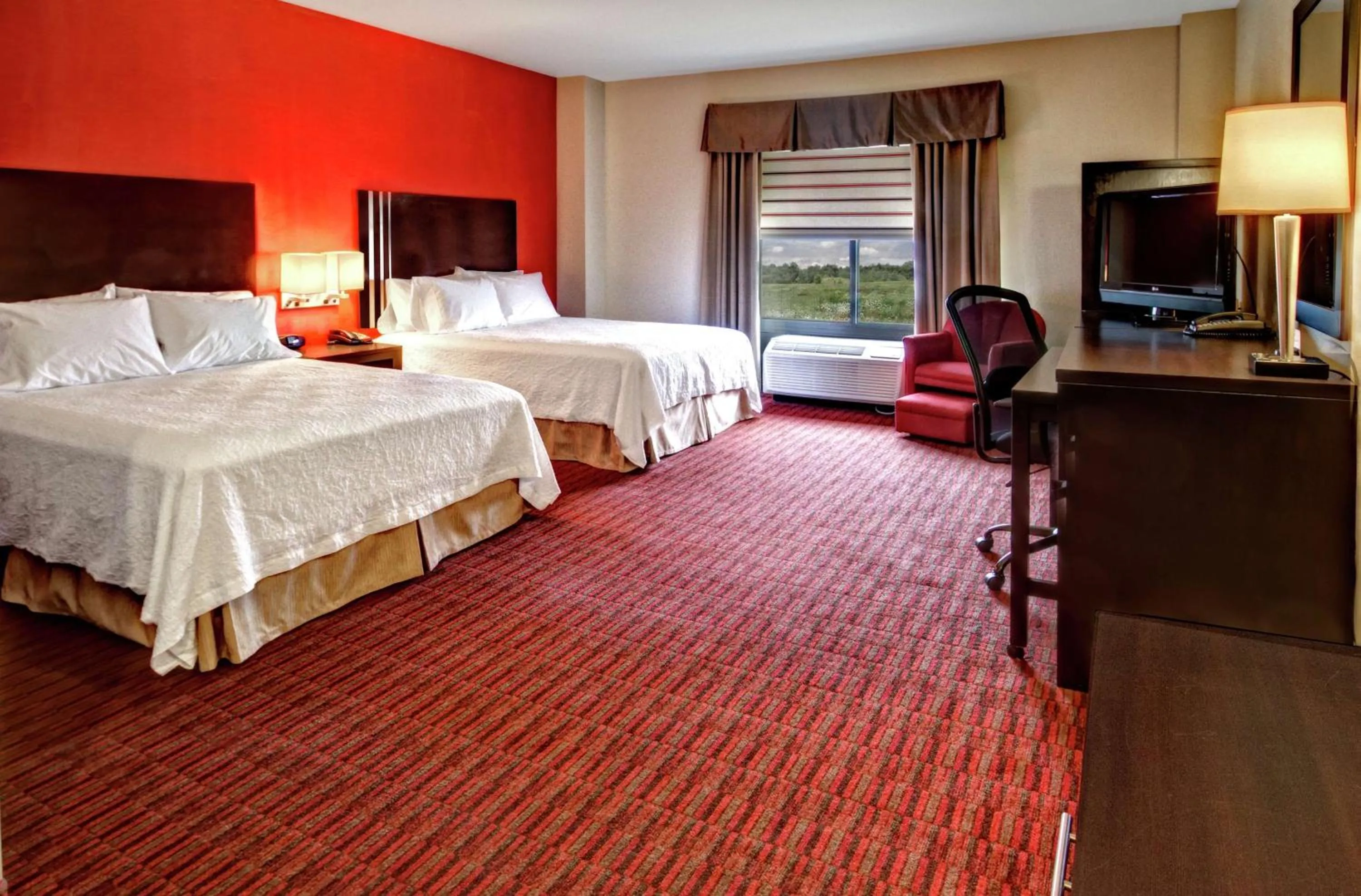 Queen Room with Two Queen Beds - Mobility and Hearing Access/Non-Smoking in Hampton Inn & Suites Lebanon