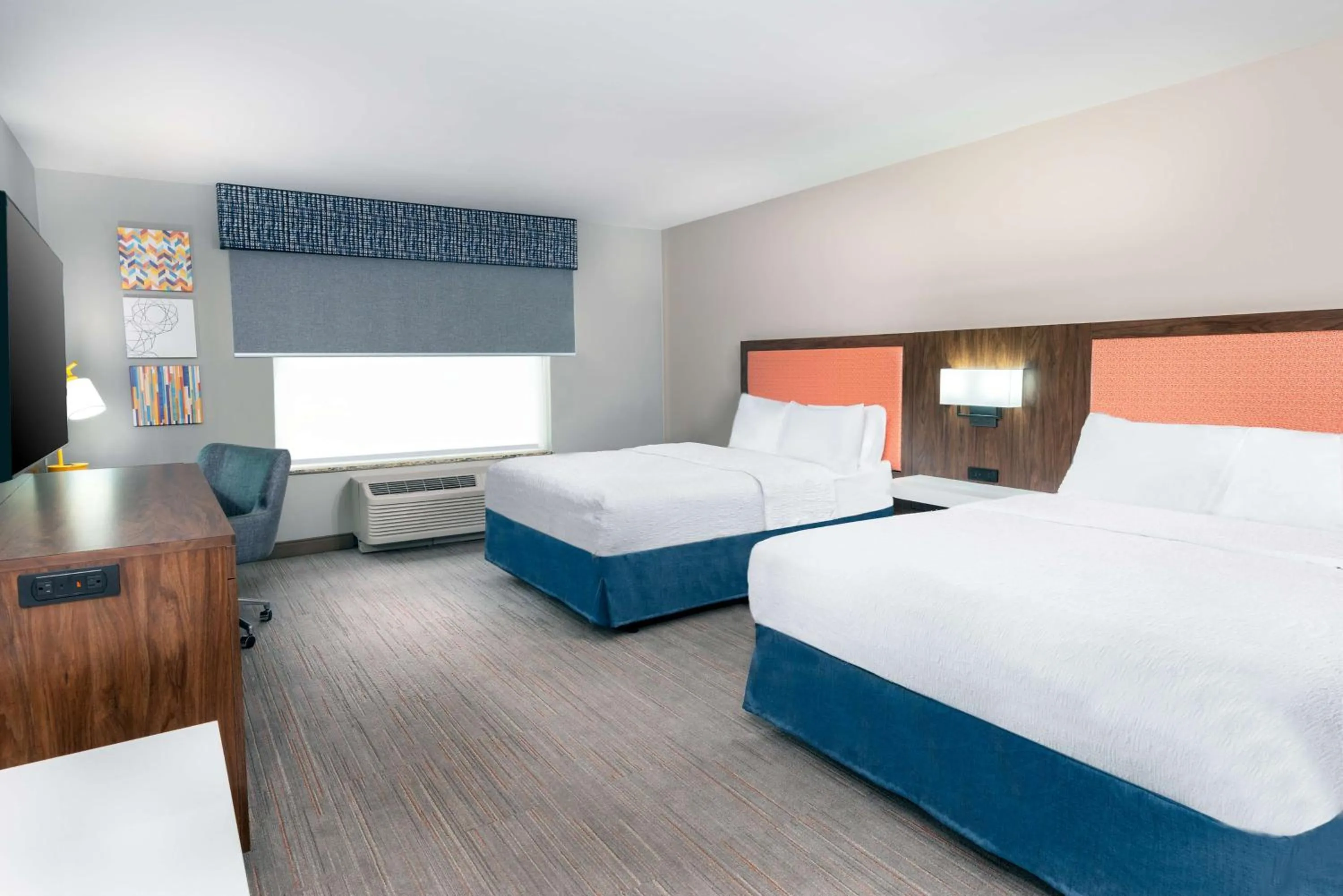 Queen Room with Two Queen Beds - Mobility and Hearing Access/Non-Smoking in Hampton Inn & Suites Murfreesboro