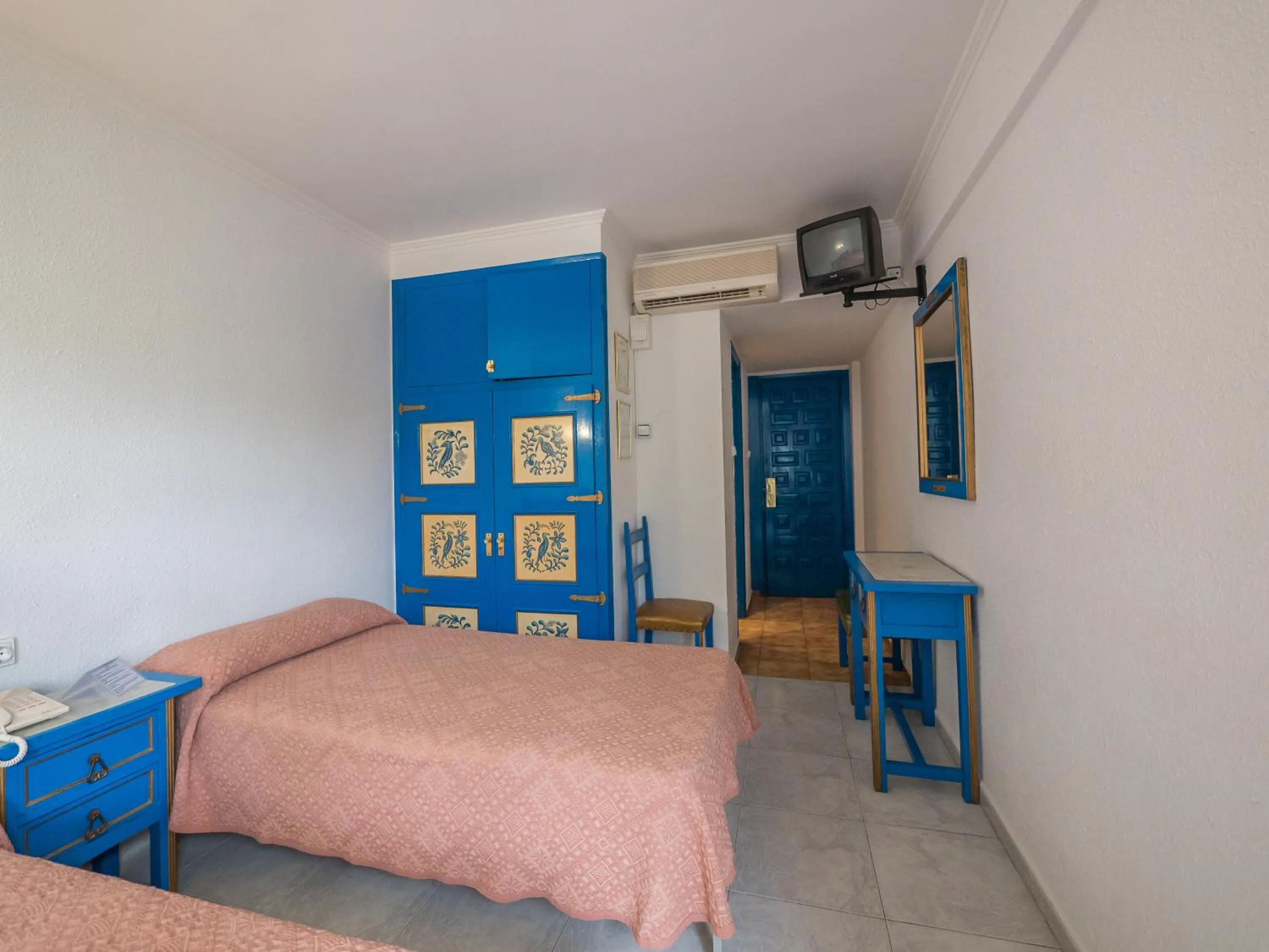 Standard Double Room in Checkin Garbí