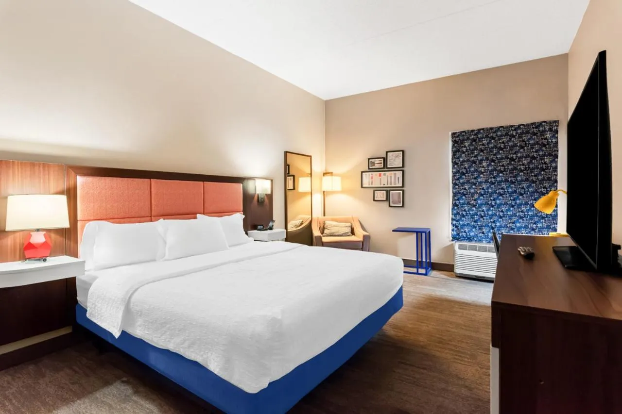 King Room with King Bed - Non-Smoking in Hampton Inn Pennsville
