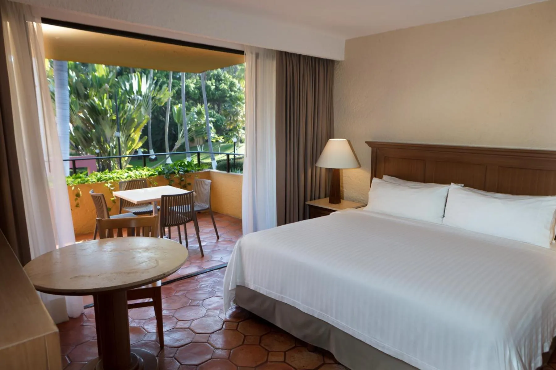 Standard King Room with Garden View in Holiday Inn Resort Ixtapa All-Inclusive by IHG