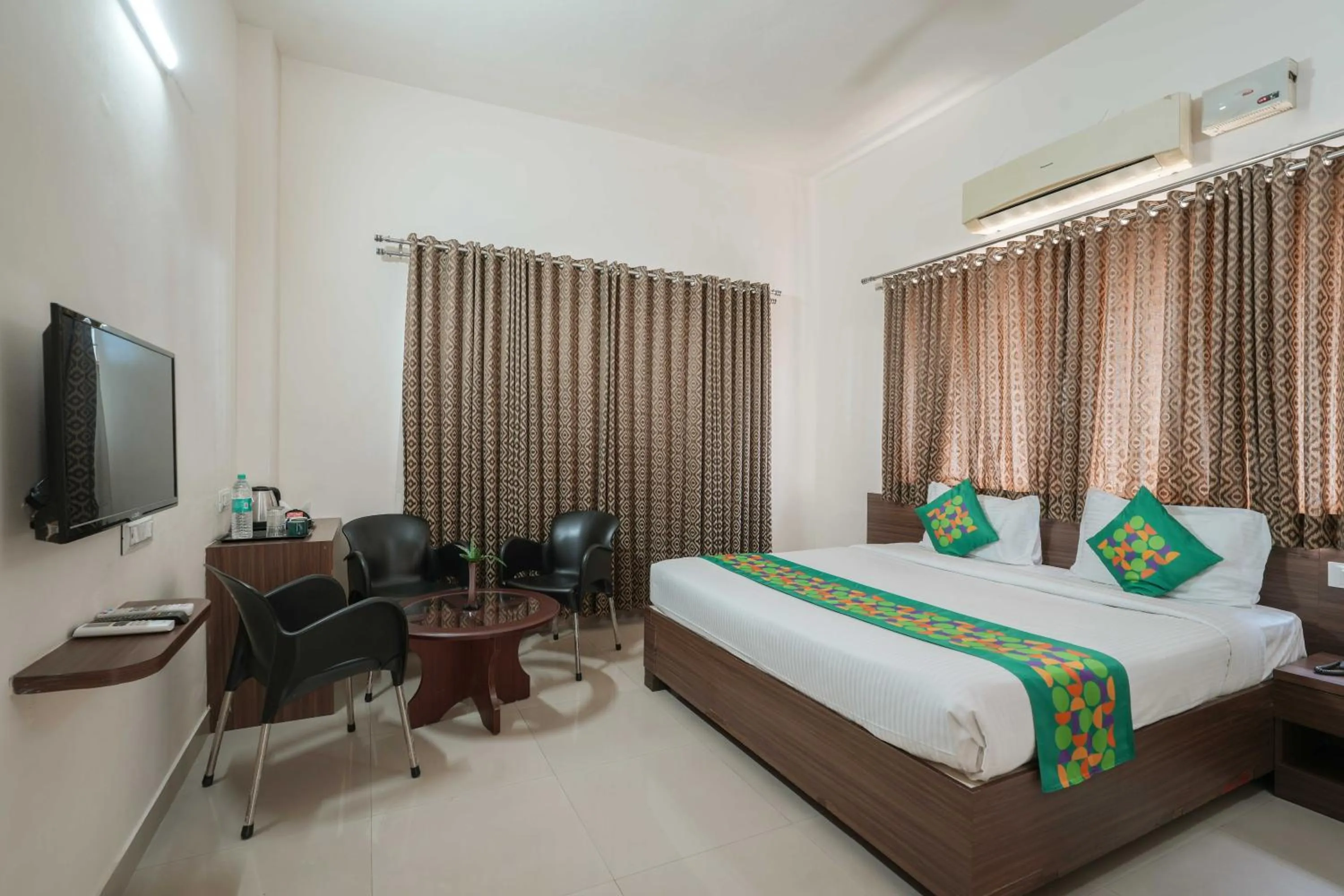 Standard Room - single occupancy in Treebo Pappilon Palace - PVS Circle