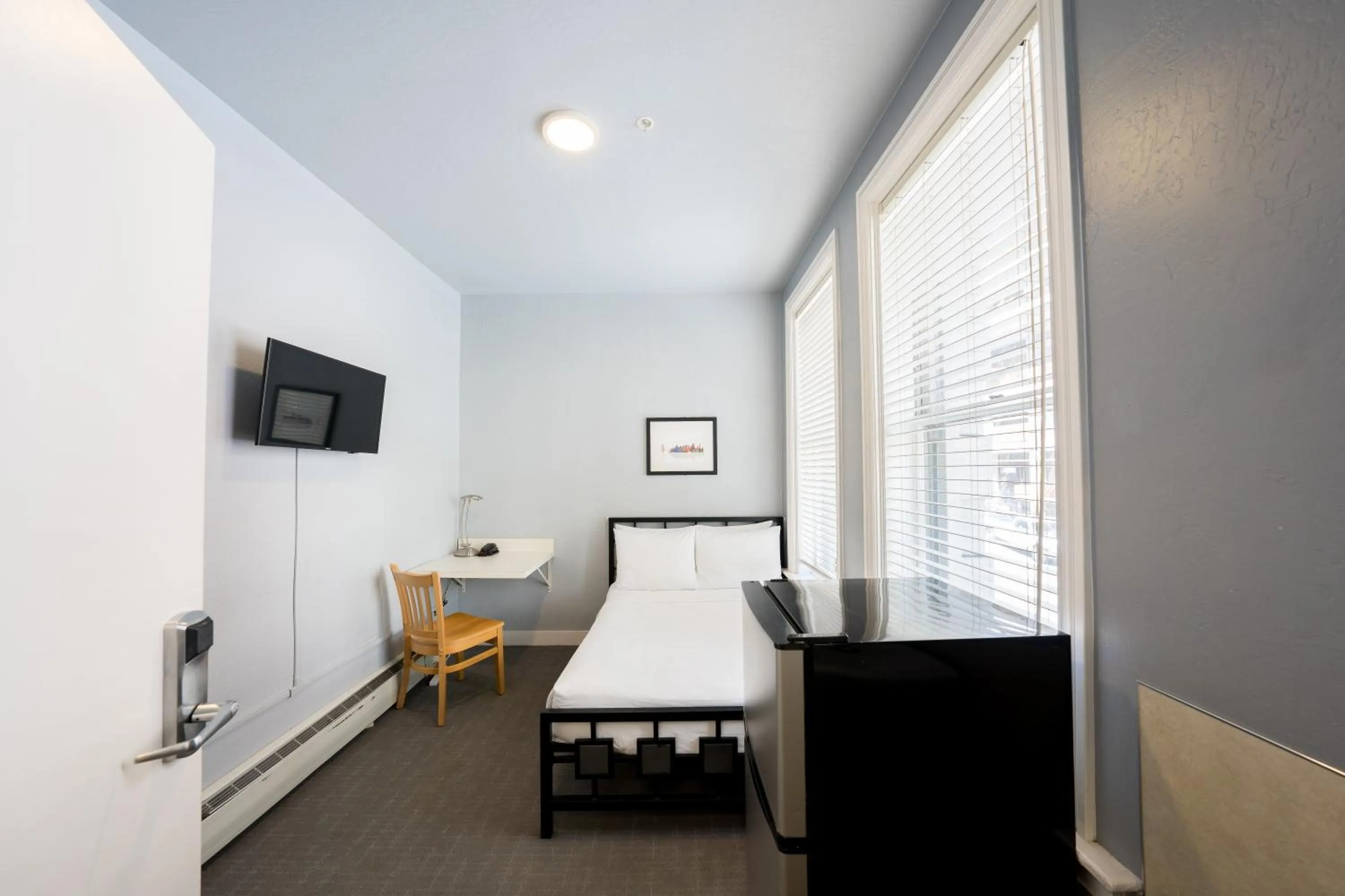 Single Room with Shared Bathroom in The Urban