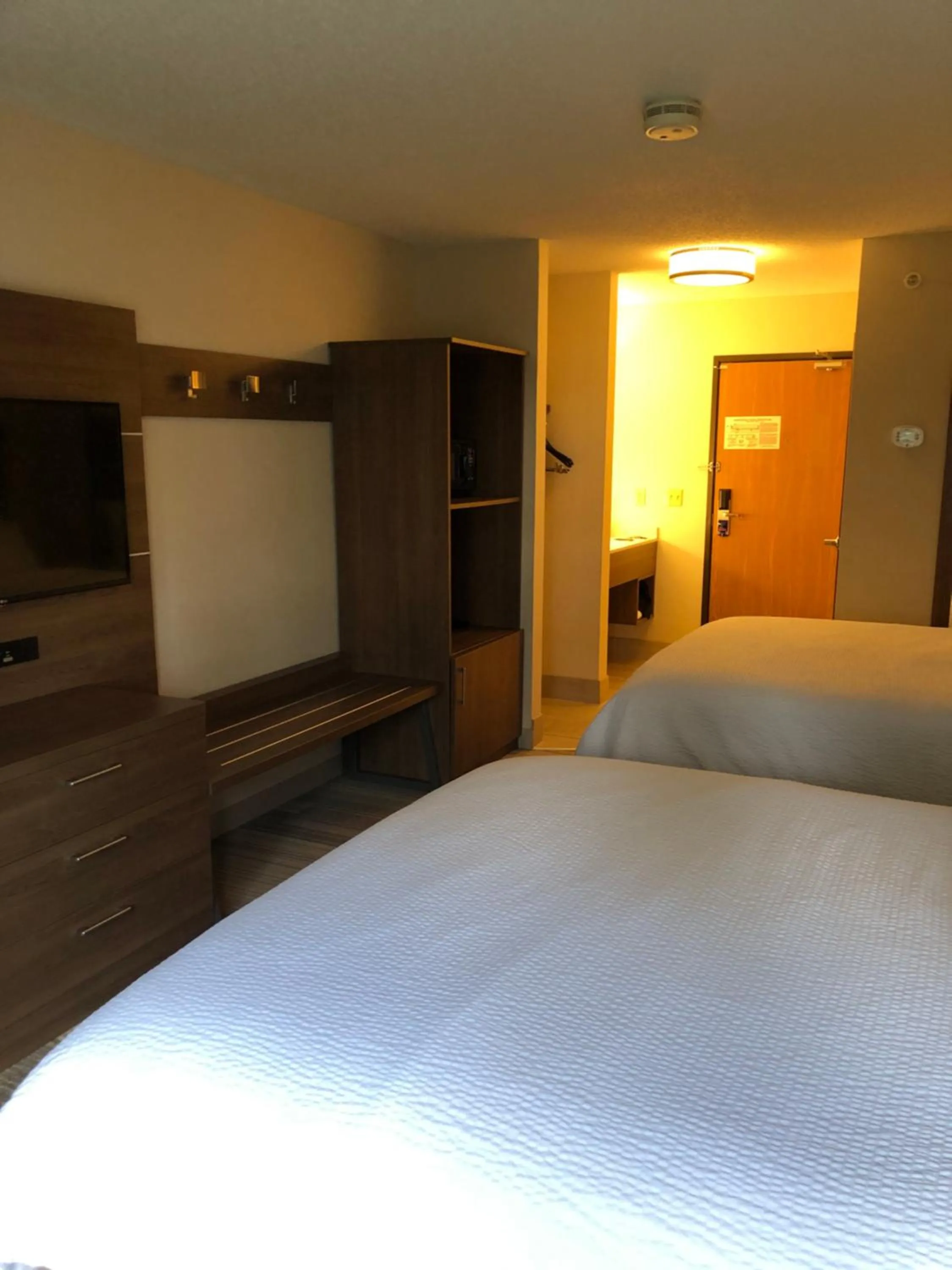 Standard Queen Room with Two Queen Beds in Holiday Inn Express Mt. Vernon by IHG