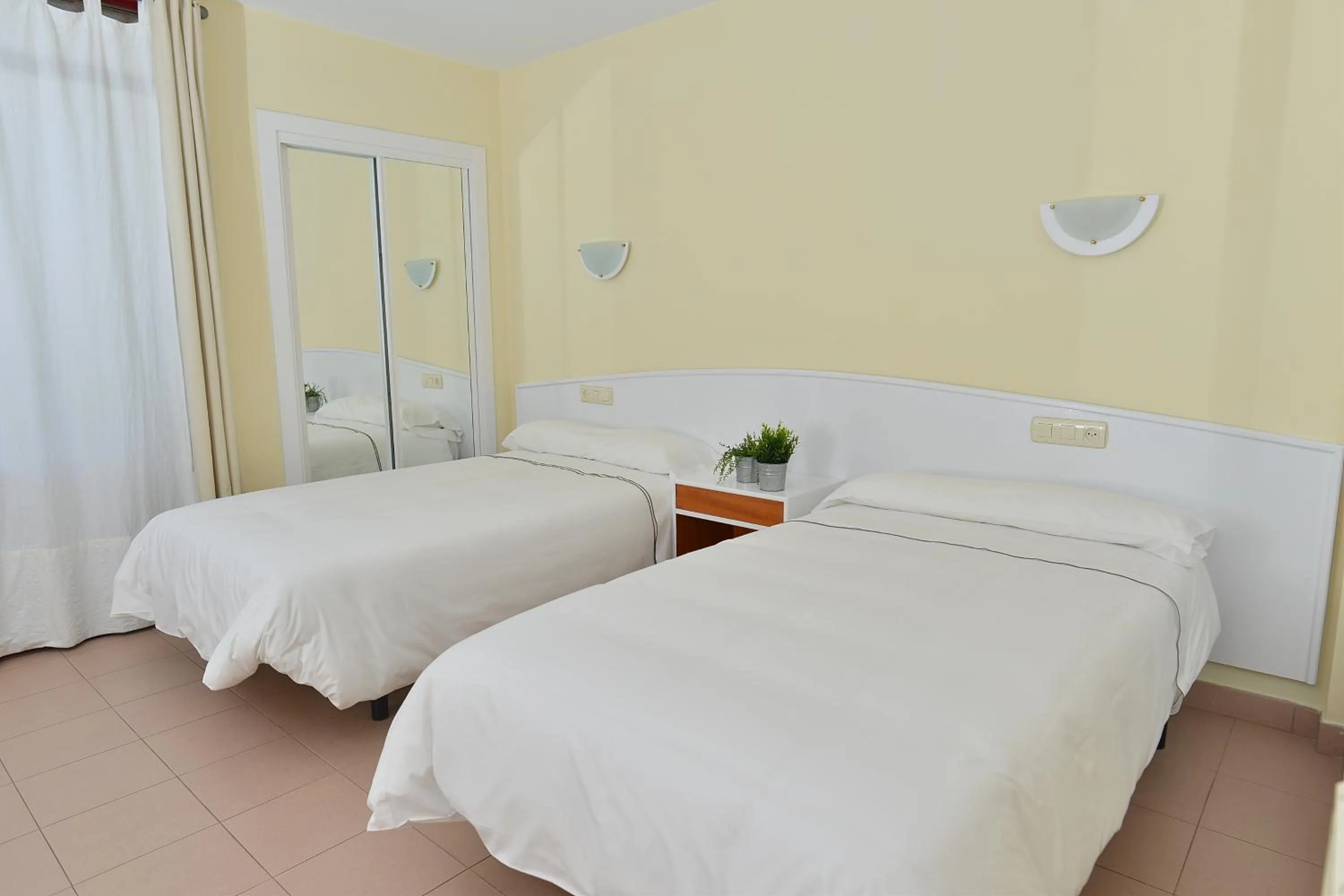 Studio (4 Adults) in Apartamentos Marina