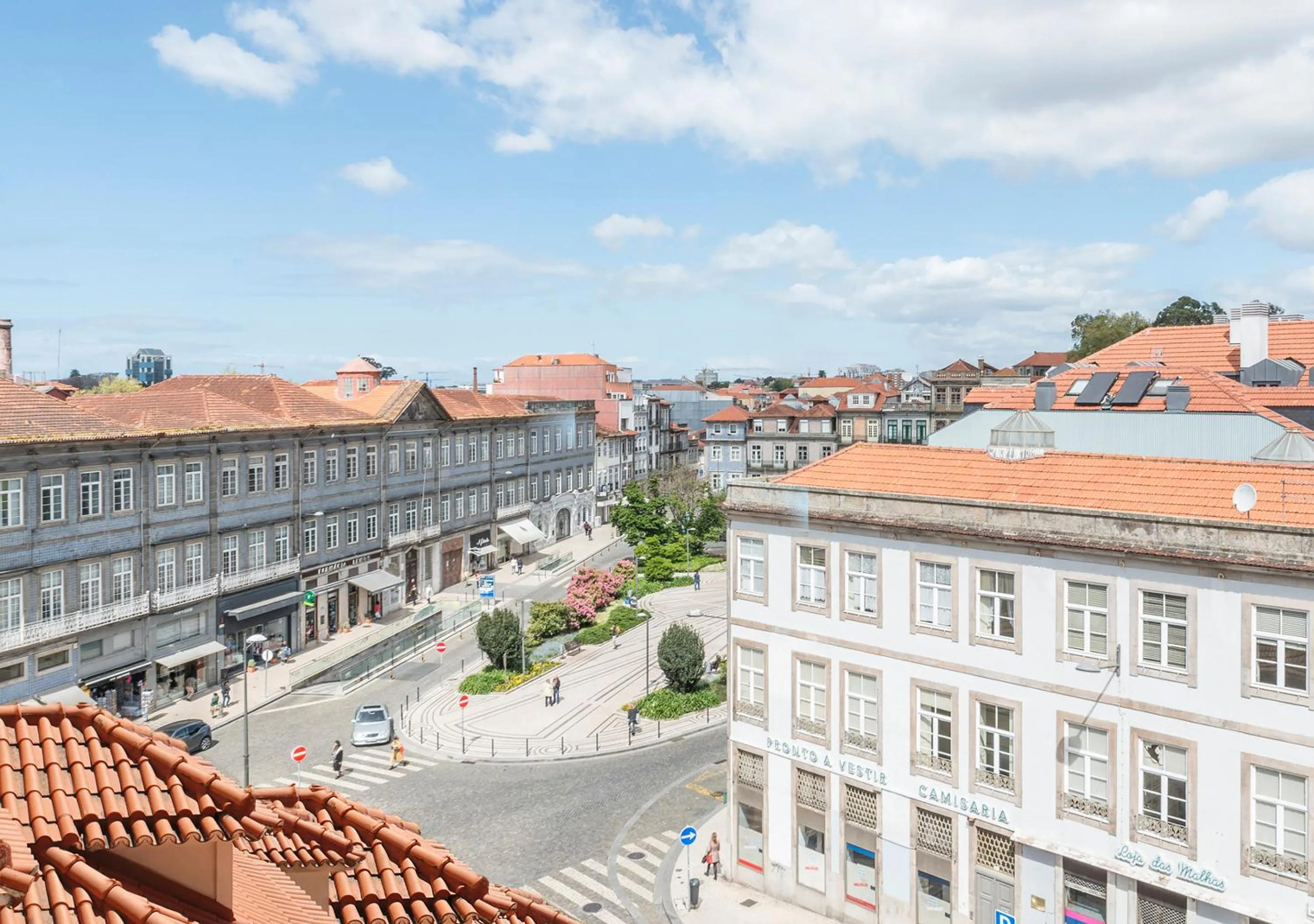 Deluxe Apartment with Balcony in Oporto Street Sá de Noronha