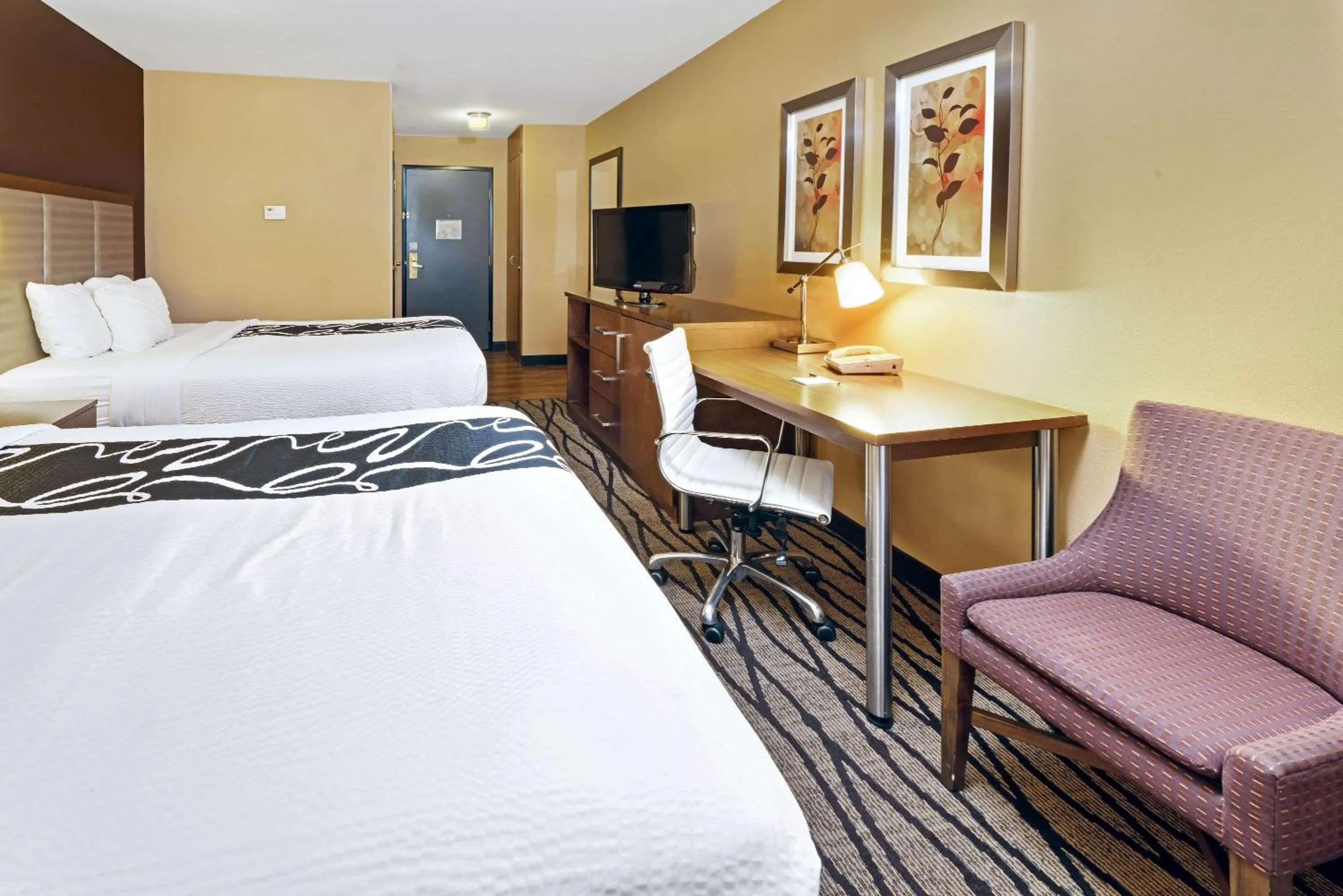 Deluxe Queen Room with Two Queen Beds in La Quinta by Wyndham Butte