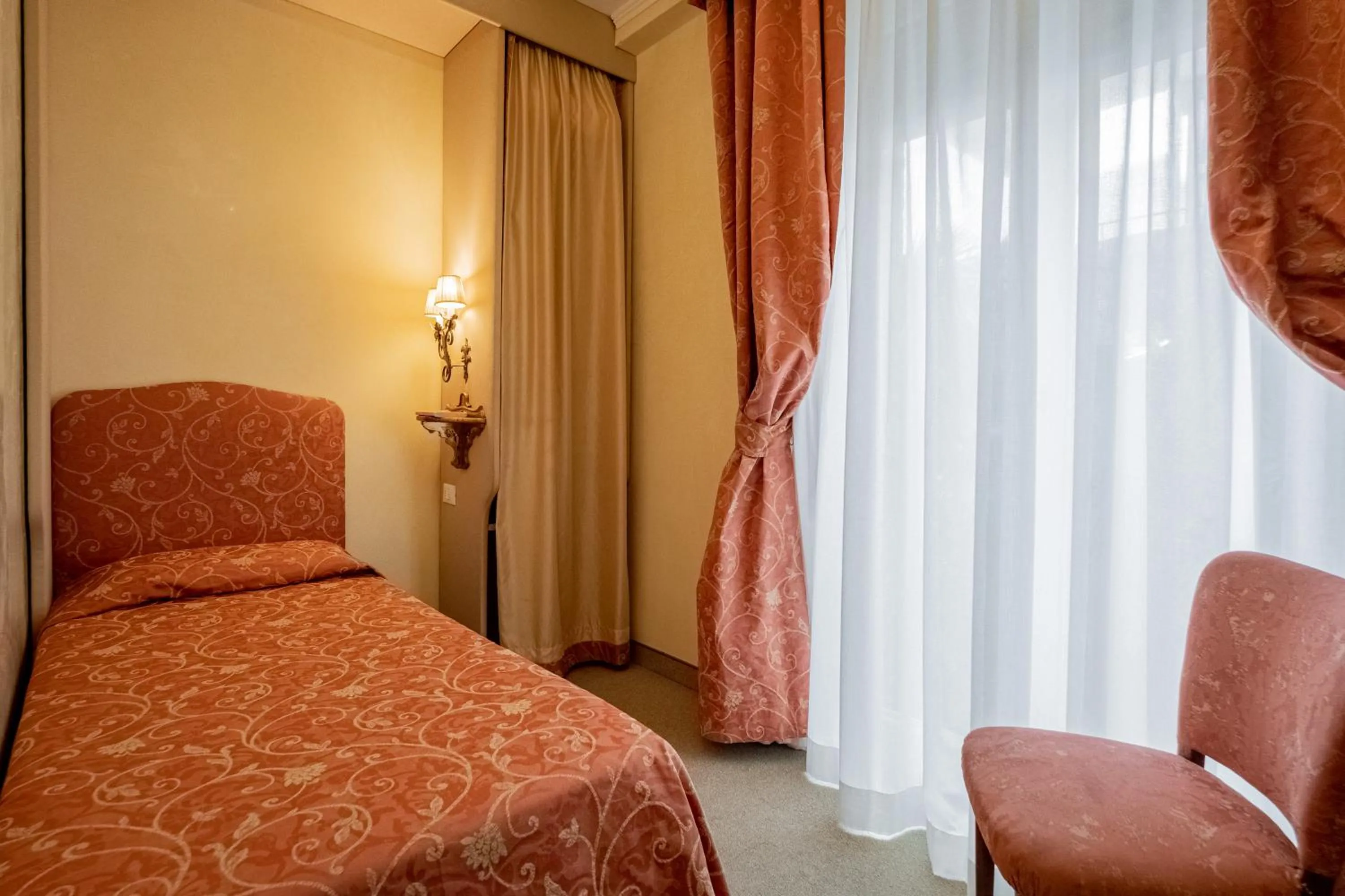 Single Room in Hotel Rigel