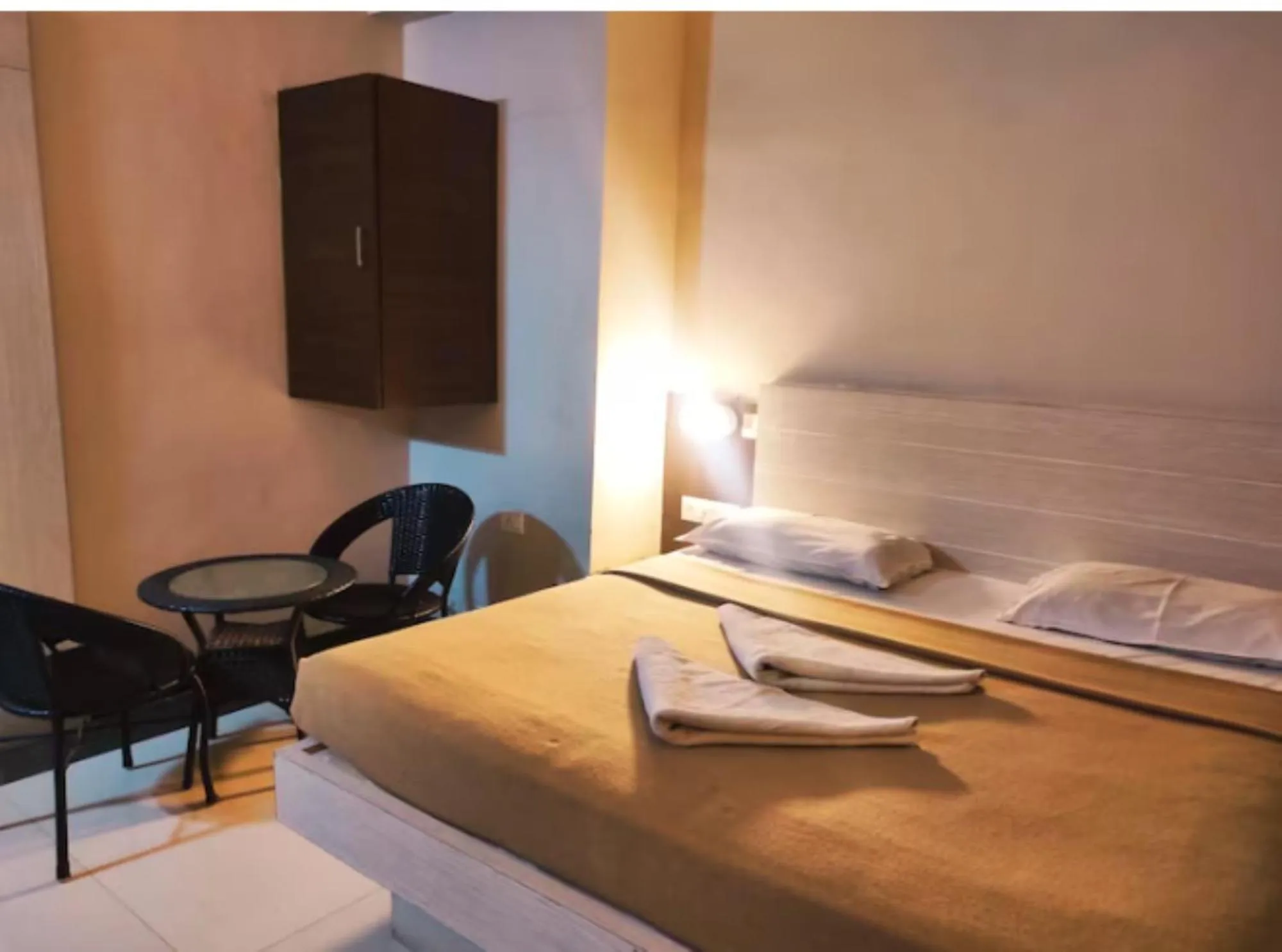 Deluxe Suite in Hotel Sham Suman, Kolhapur- Opposite To Mahalaxmi Temple