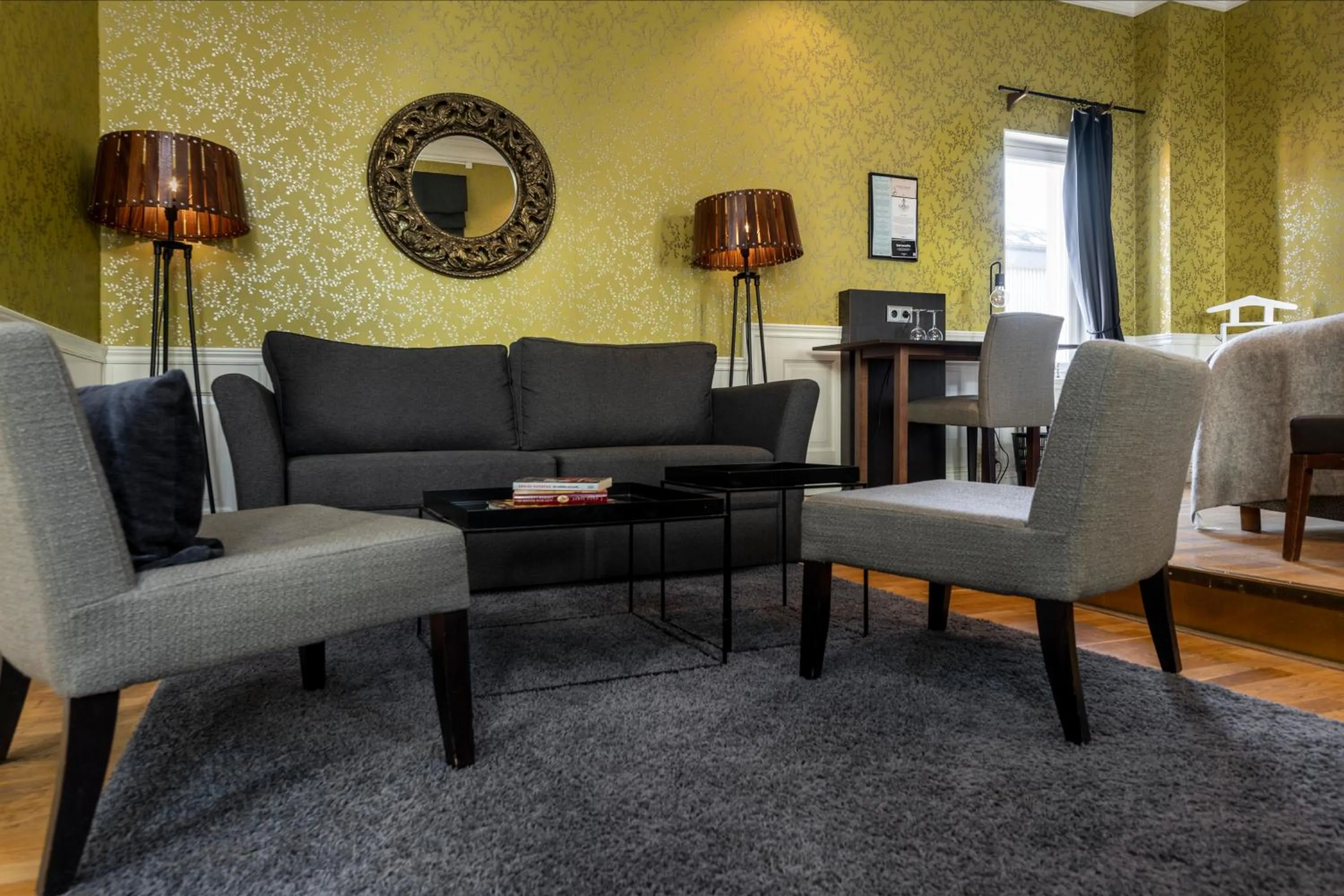 Junior Suite in Home Hotel Plaza