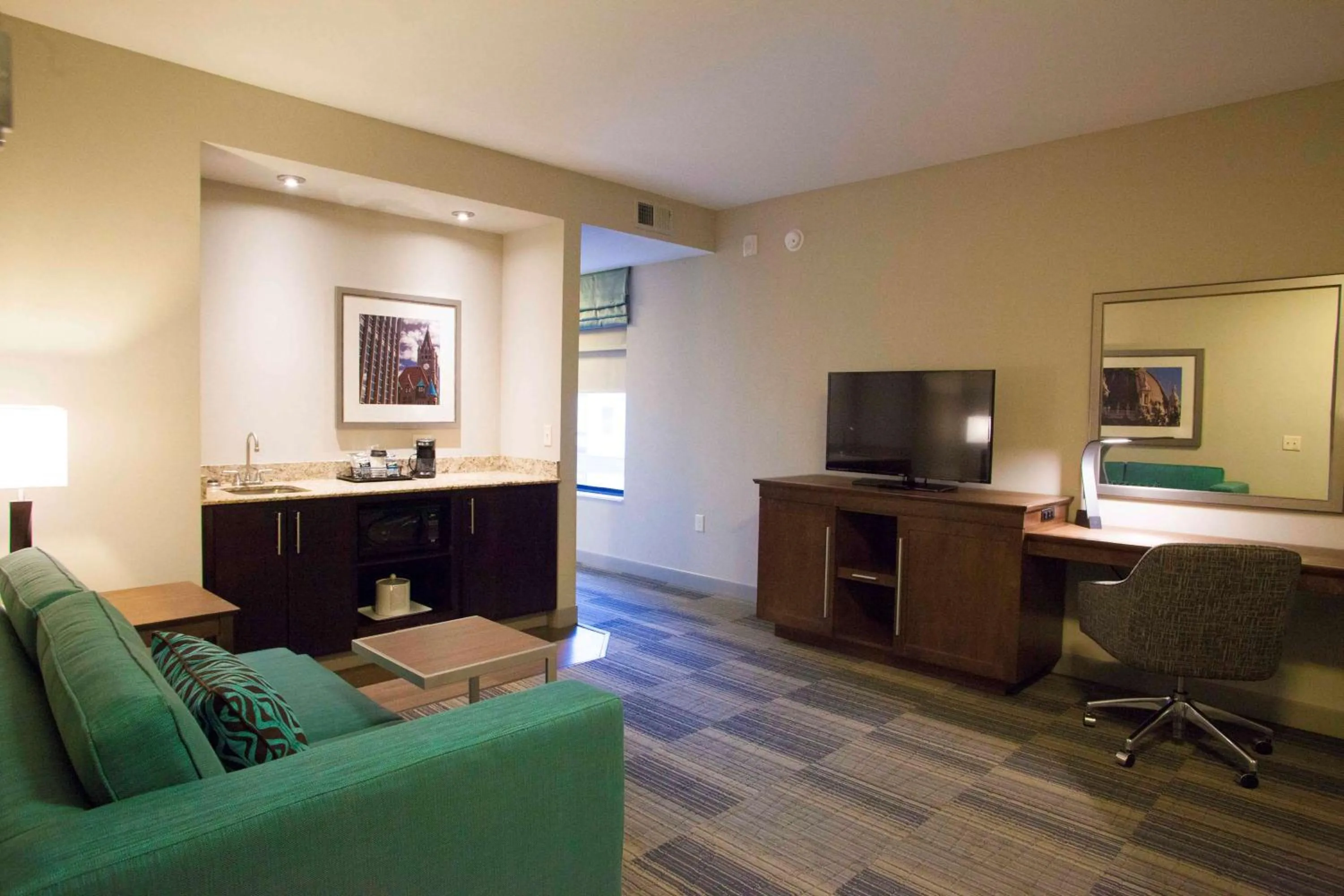 King Suite in Hampton Inn & Suites St. Paul Downtown