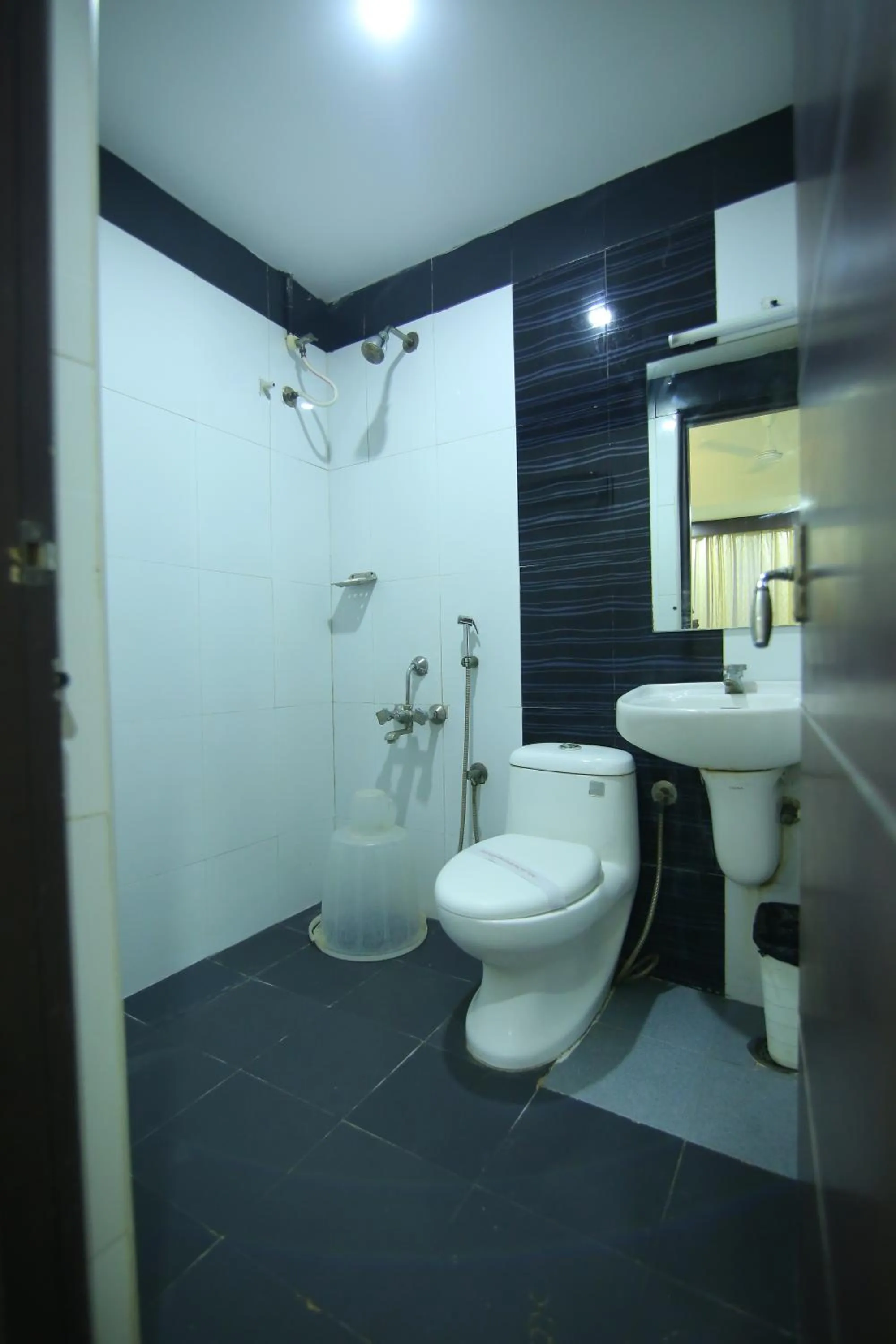 Standard King Room - single occupancy in Hotel White Mount