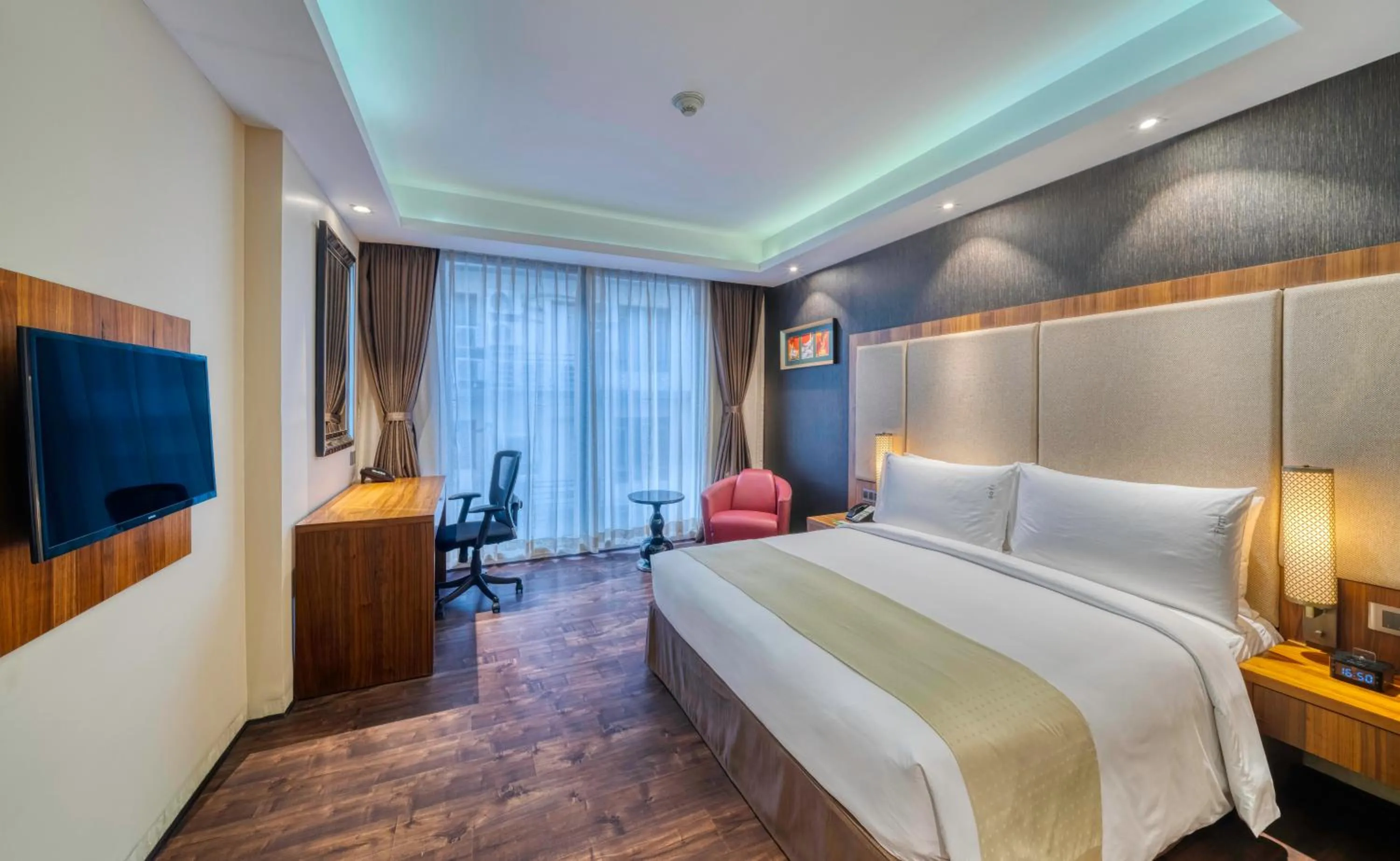 King Suite - Non-Smoking in Holiday Inn Kolkata Airport by IHG