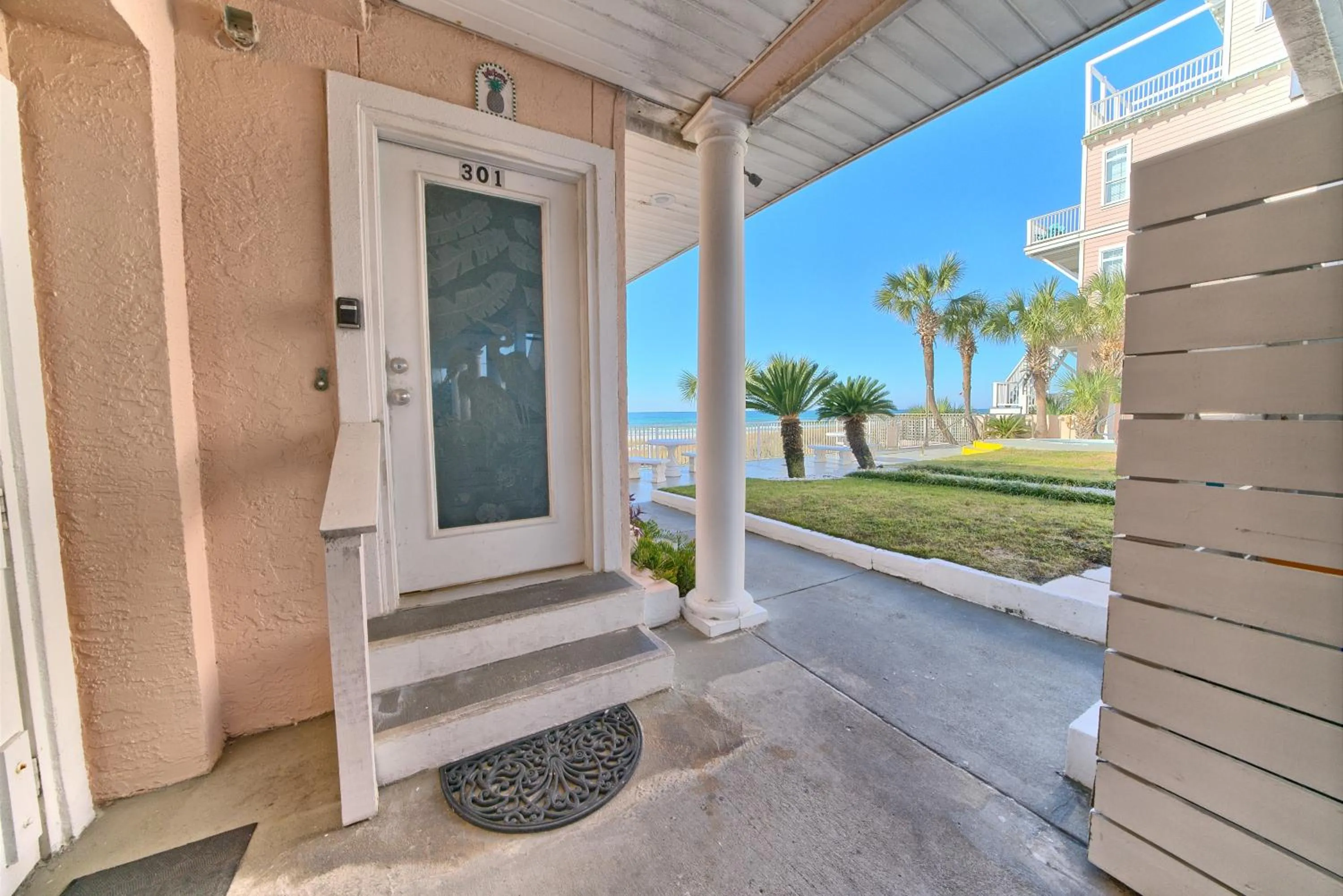 Studio with Pool View in Pineapple Villas