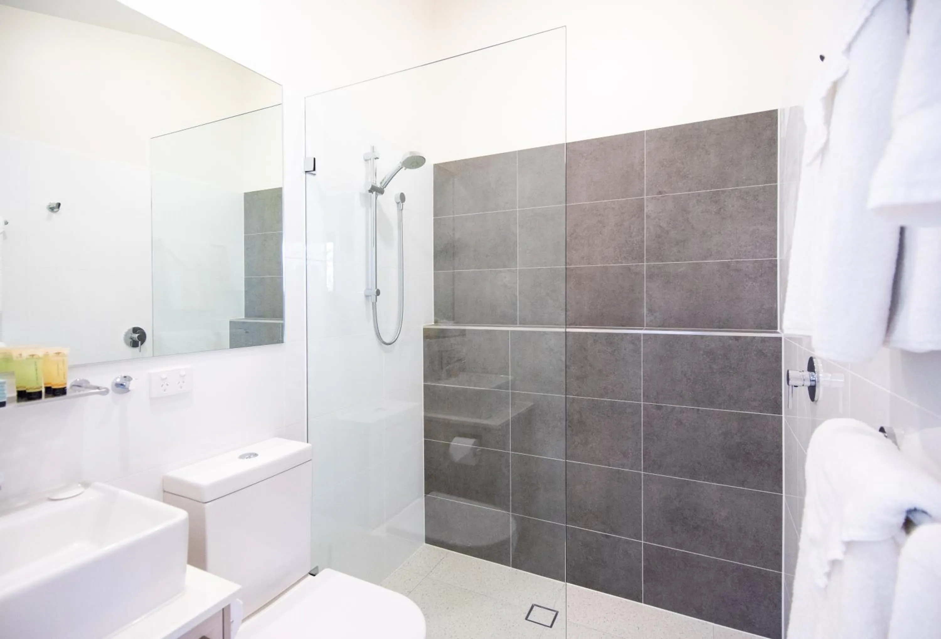 Homestead Queen Suite in Longview Vineyard