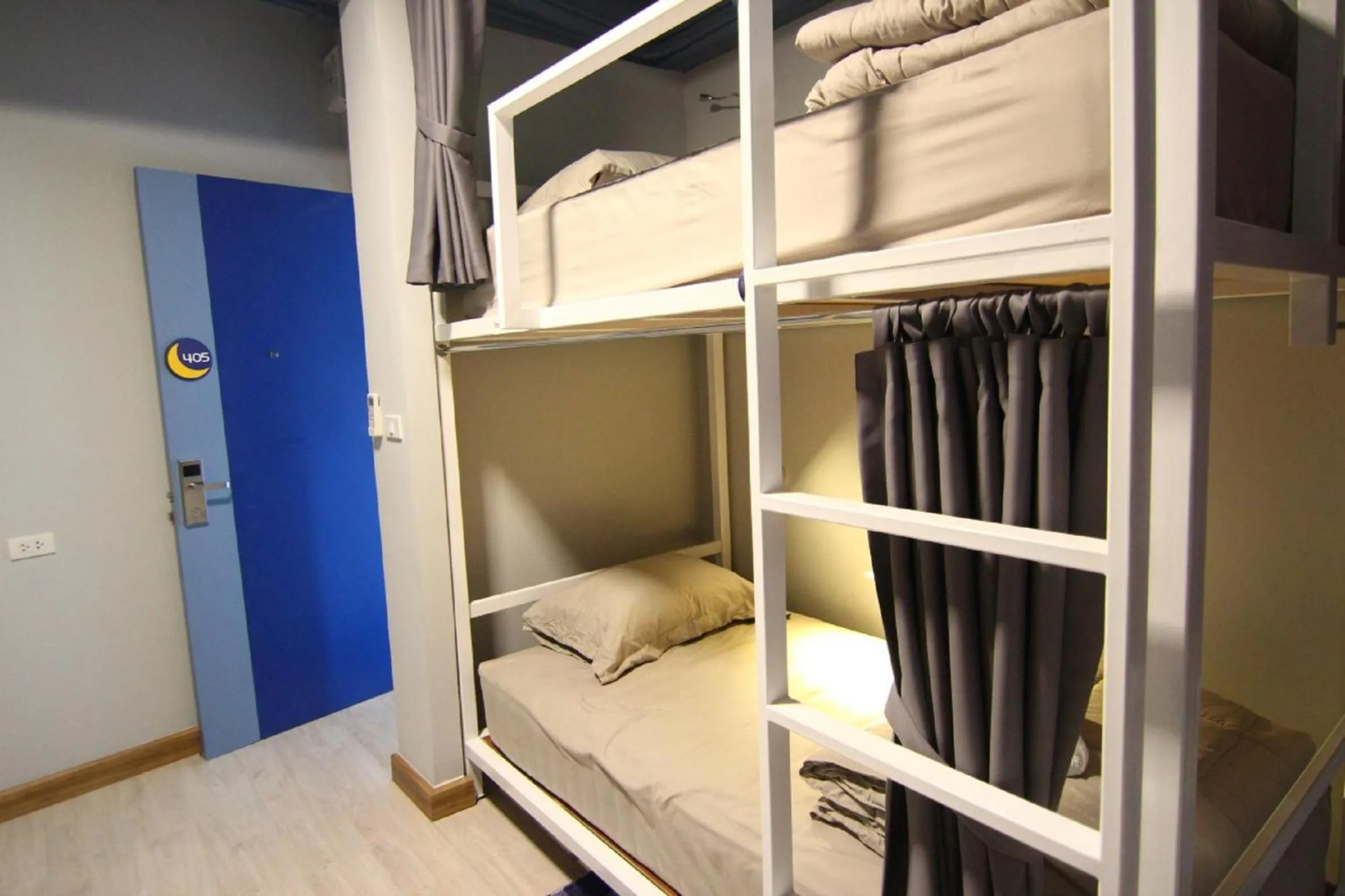Quadruple Room with Shared Bathroom in The Moon Hostel Huahin