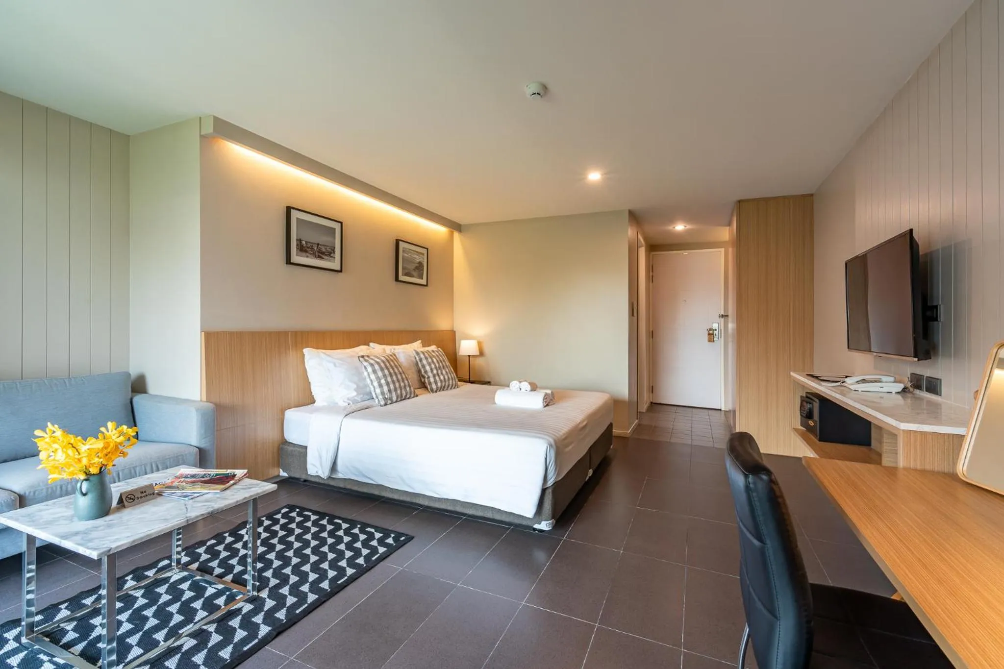 Premier King Room with Balcony in Naga Residence