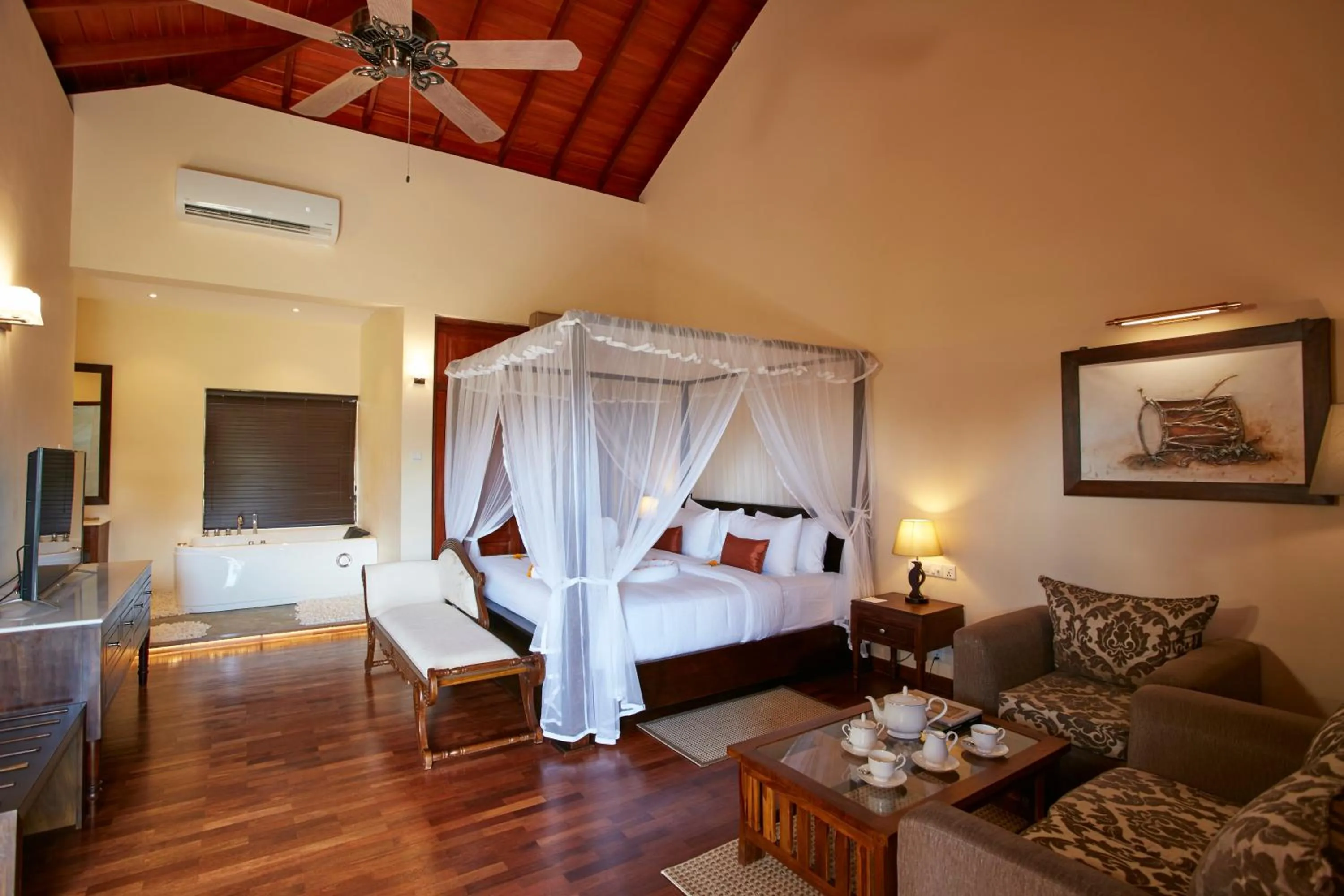 Superior King Deluxe Room with Spa Bath - single occupancy in Seerock The King's Domain, Boutique Hotel