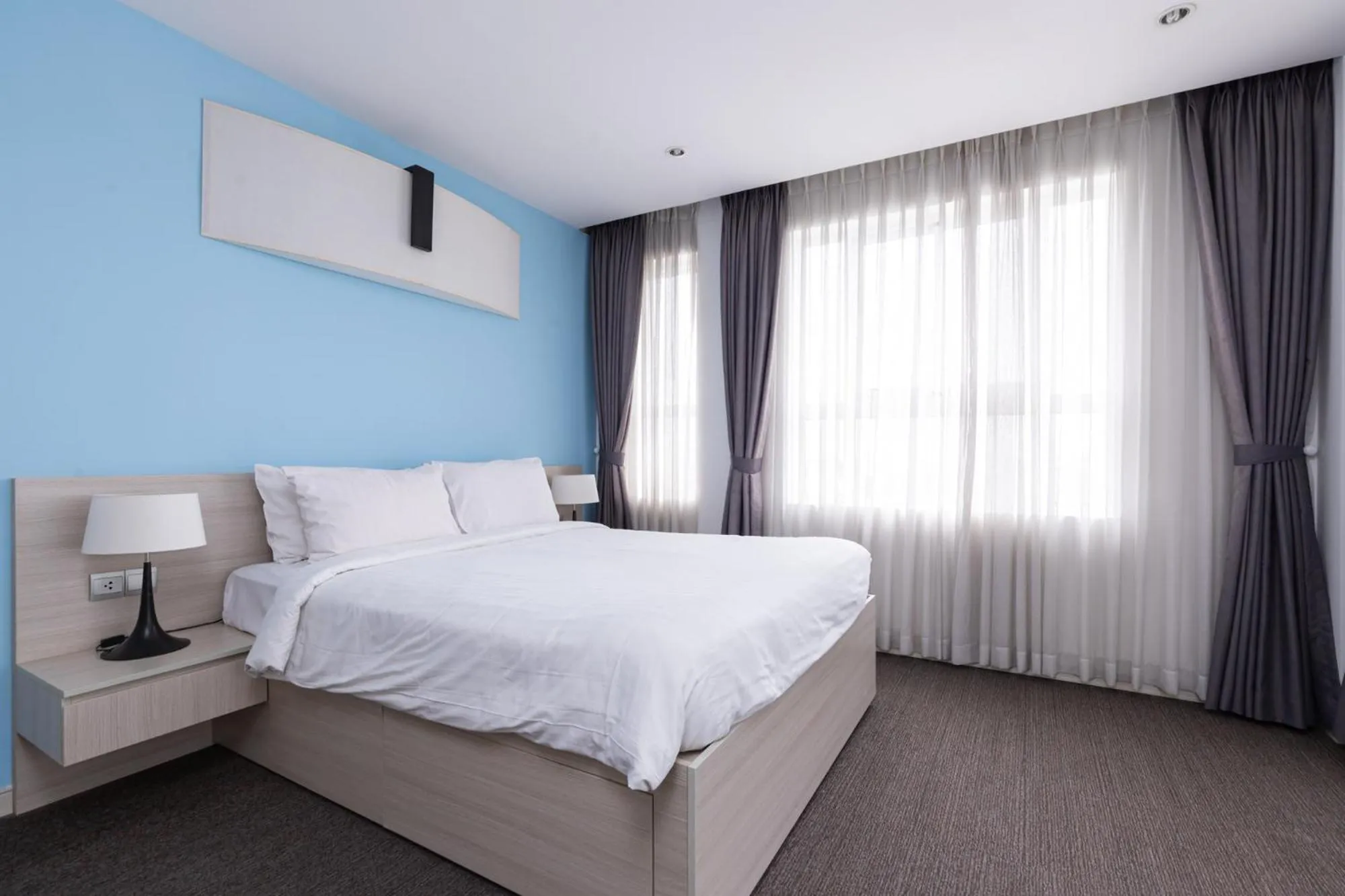 Two-Bedroom Apartment with City View in Đô Thành Residence by DDH