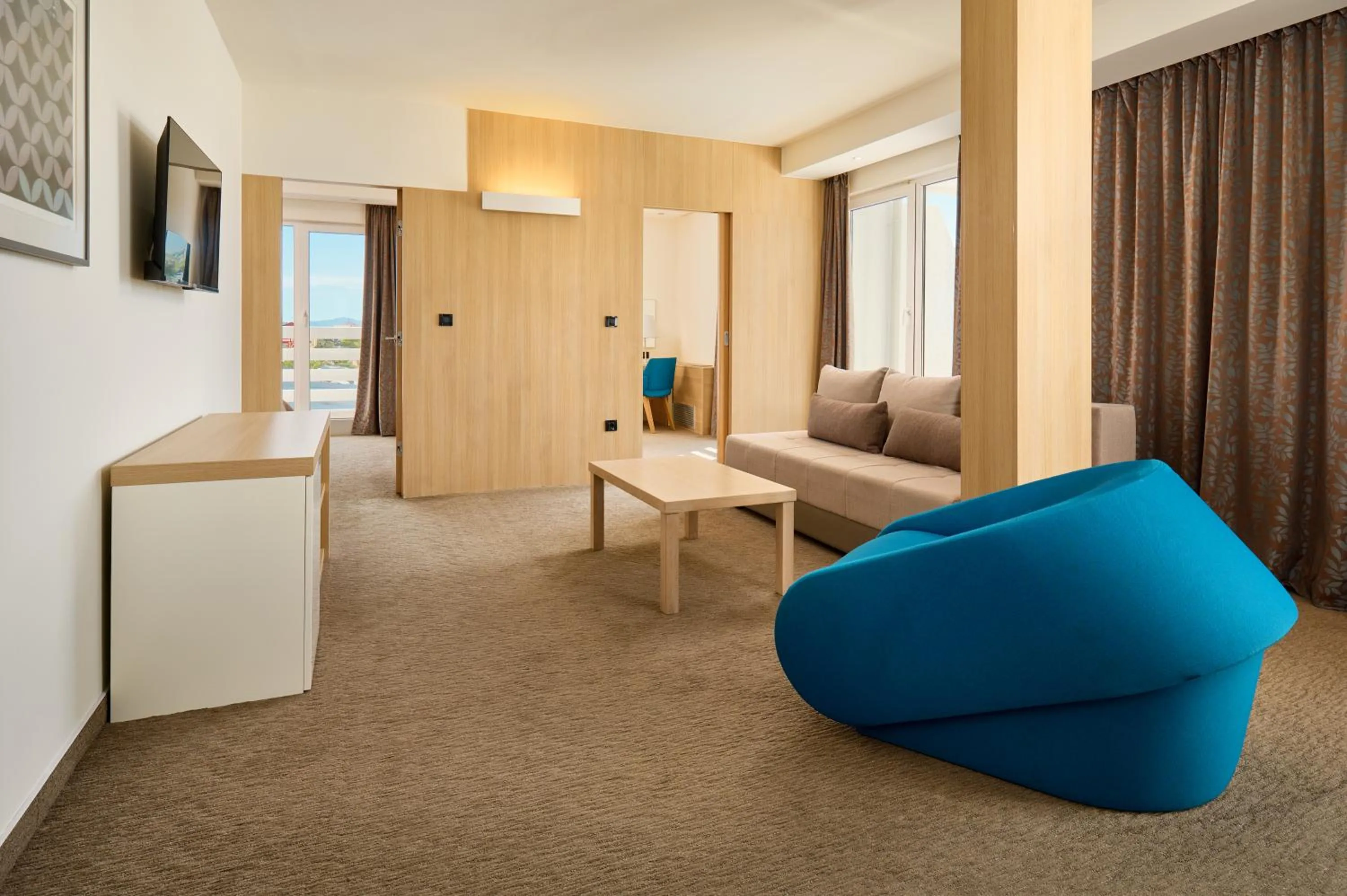 Family Suite with Sea View in Hotel Olympia