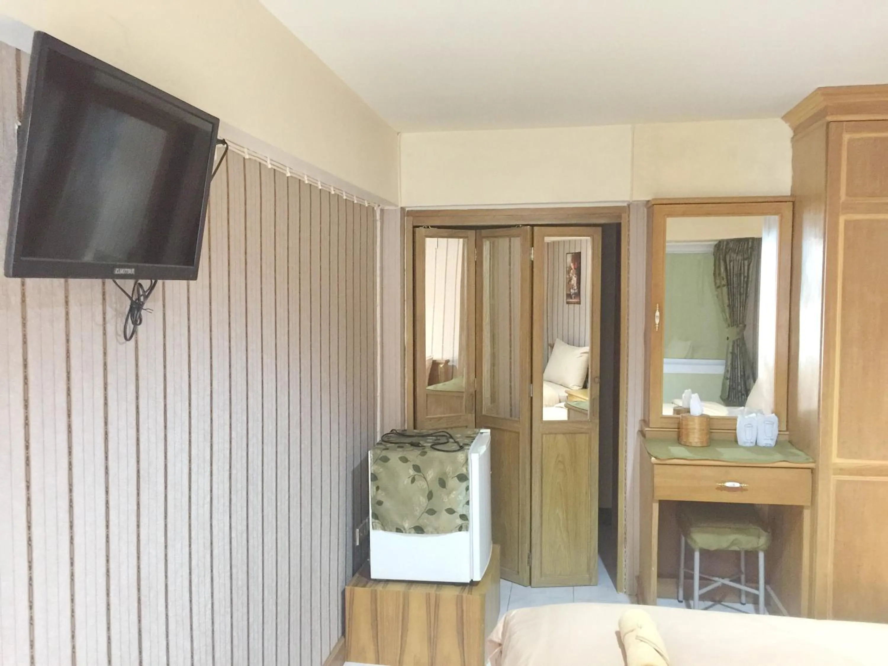 Twin Room with Private Bathroom in Jang Sripoom House