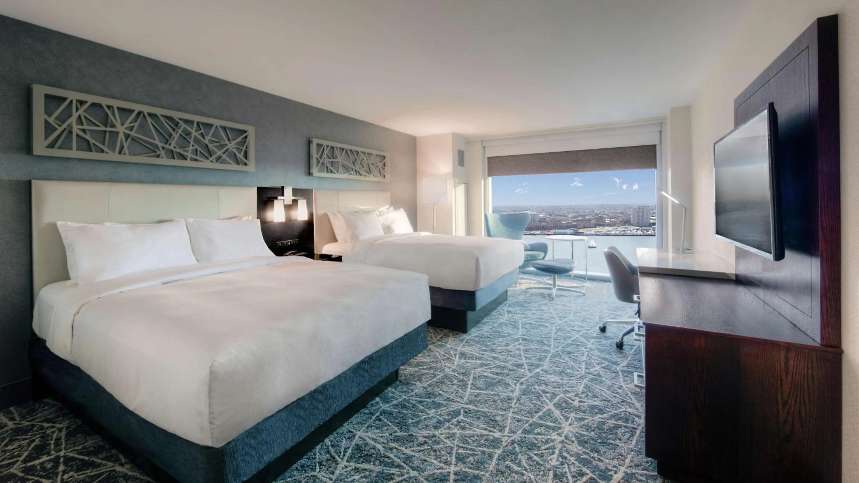 Queen Room with Two Queen Beds and River View in Hilton Norfolk The Main