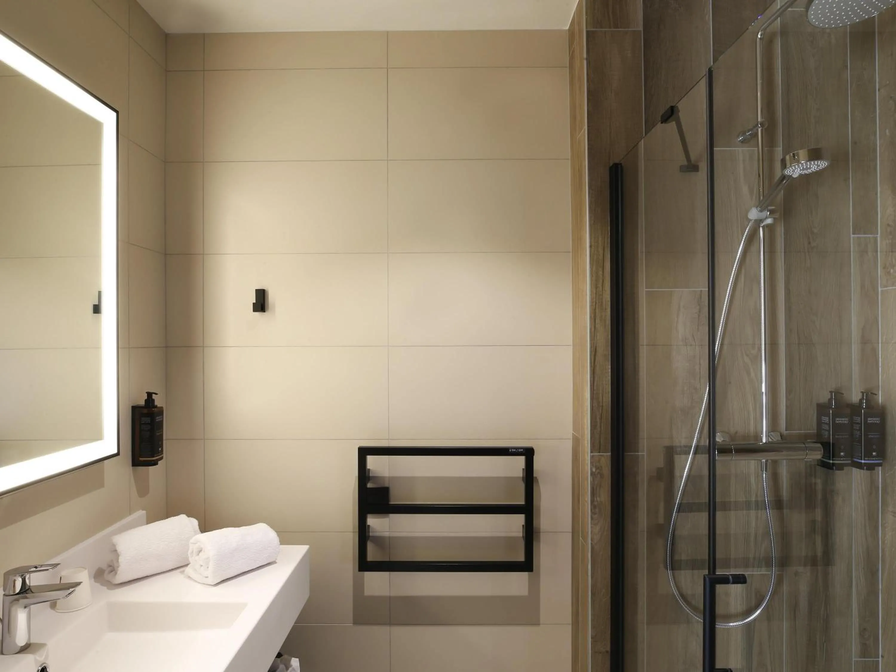 Classic Twin Room with Citadel View in Mercure Namur Hotel