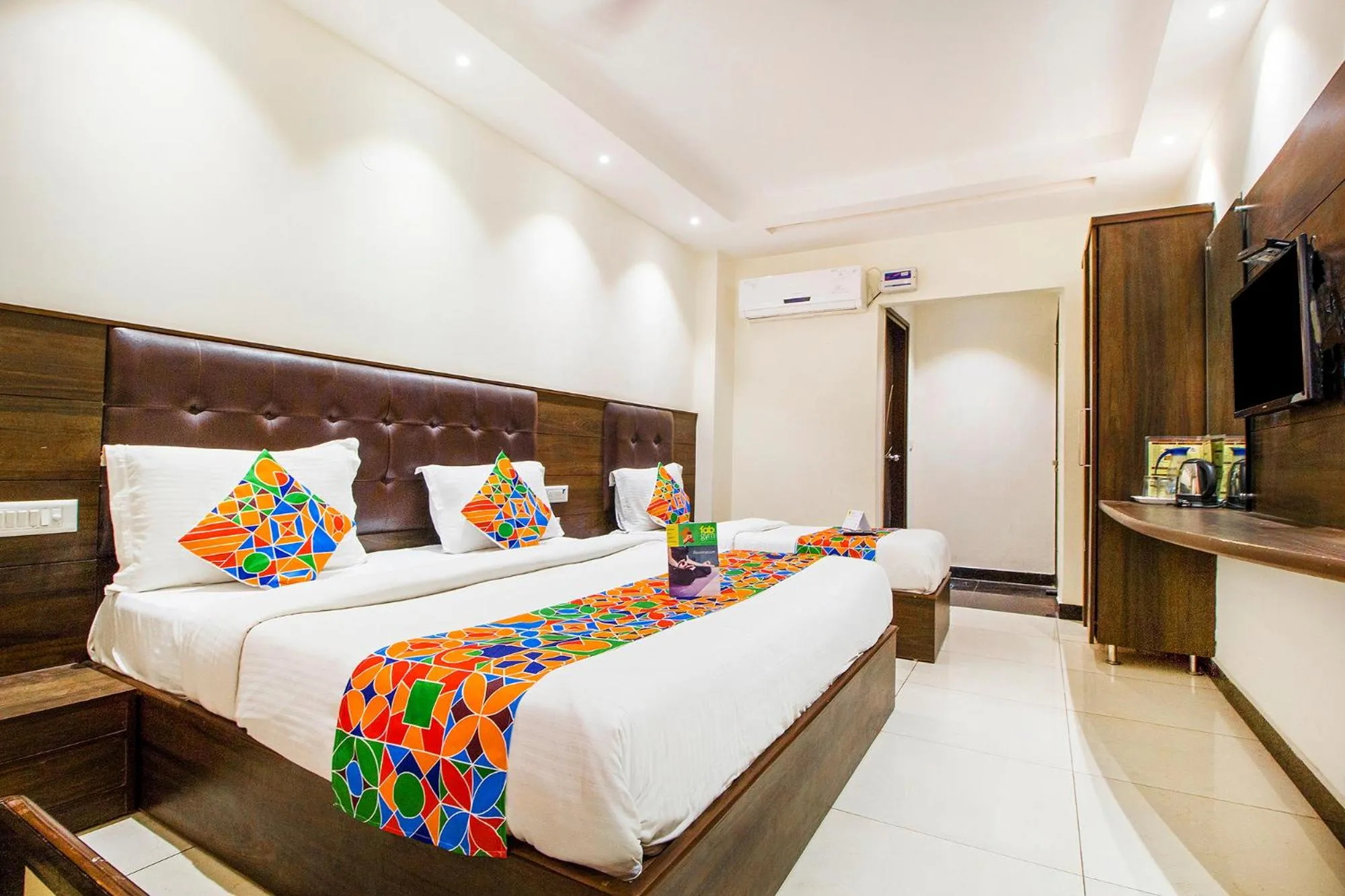 Family Room - single occupancy in FabExpress Le Continental - Nr New Delhi Railway Station