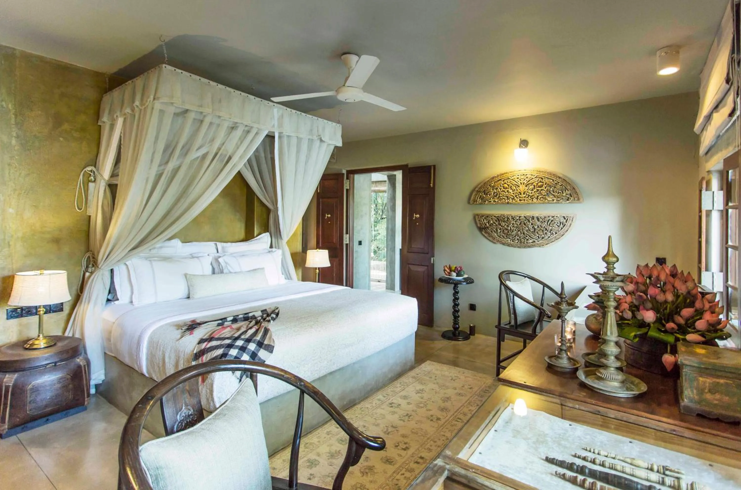 King Room with Lake View in The Hermitage by Edwards Collection - Kandy