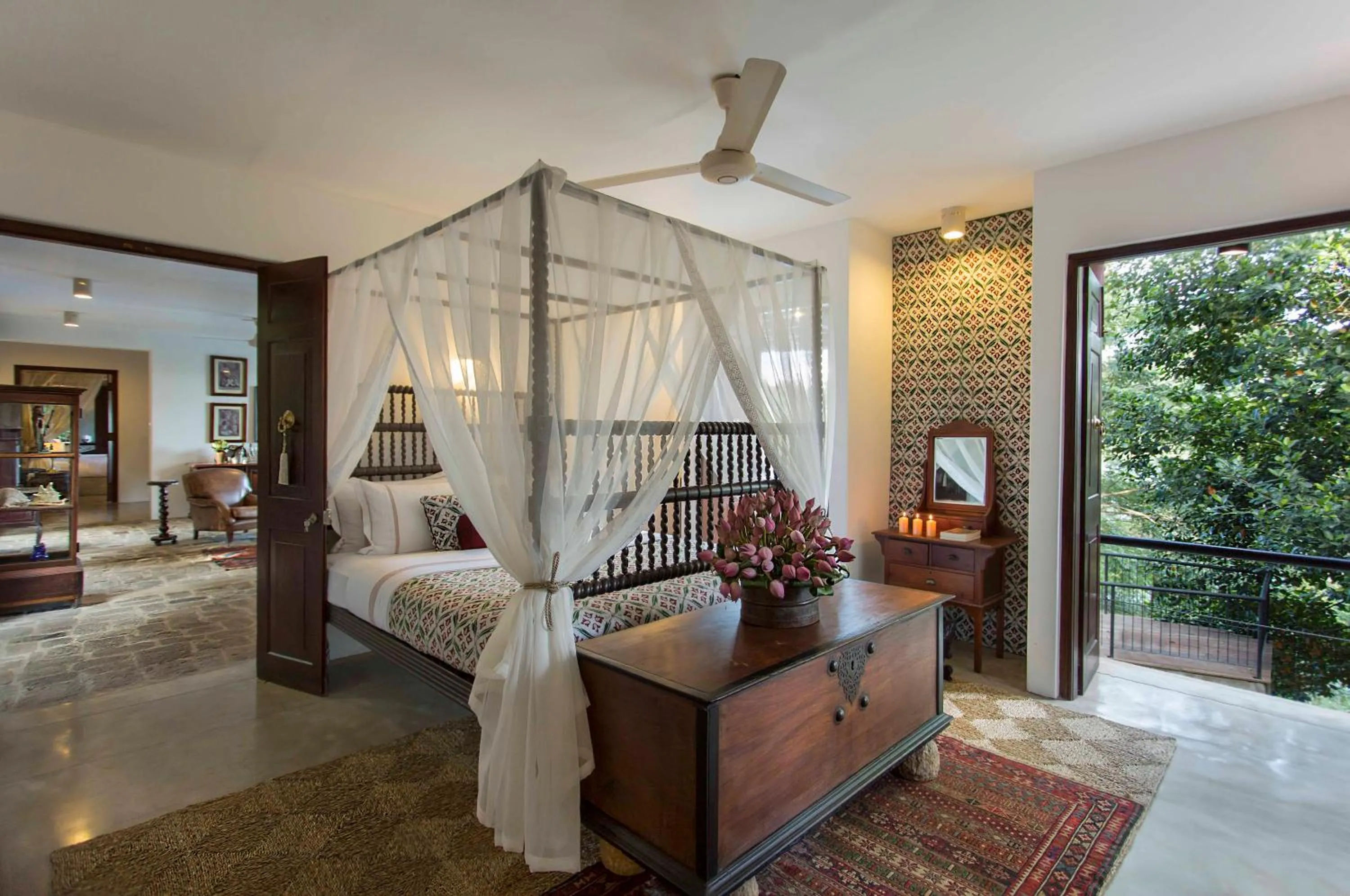 Queen Room with Balcony in The Hermitage by Edwards Collection - Kandy