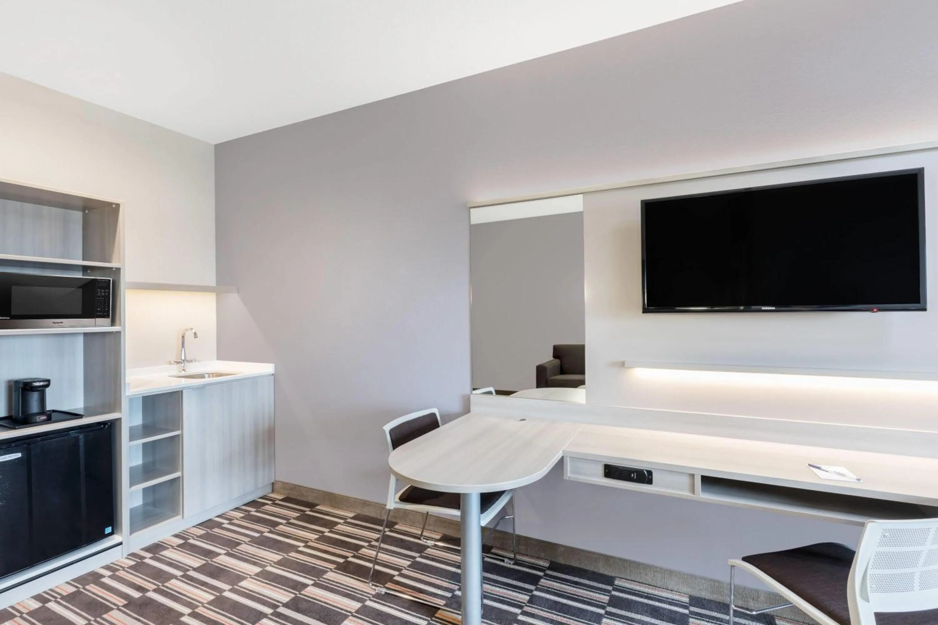 Queen Studio Suite - Non-Smoking in Microtel Inn & Suites by Wyndham Perry