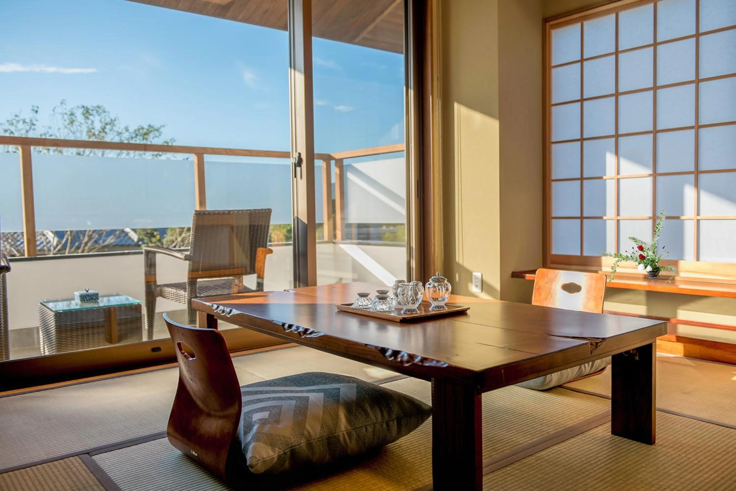 Main Building Japanese Western Room with Indoor Bath in Kannawaen