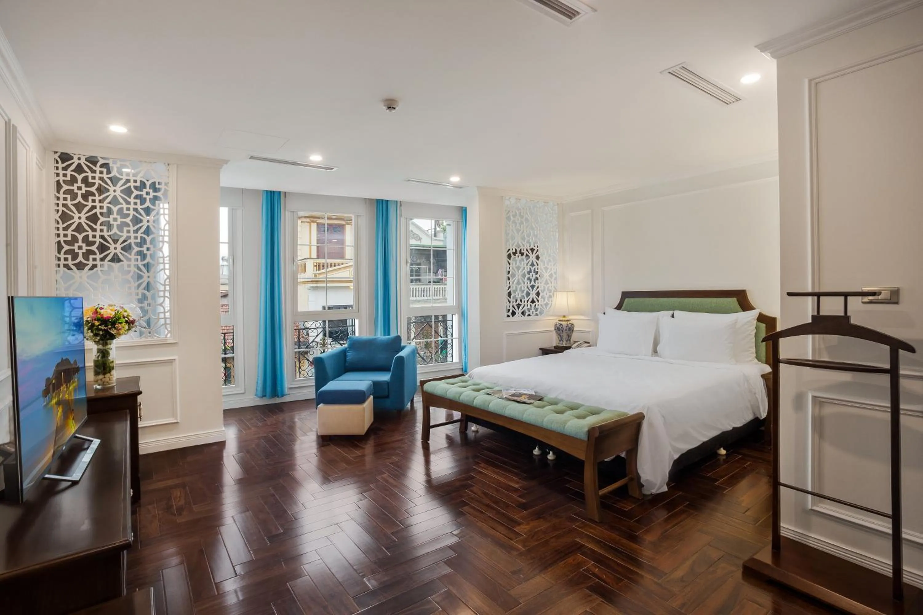 Suite with City View in Maro Hotel