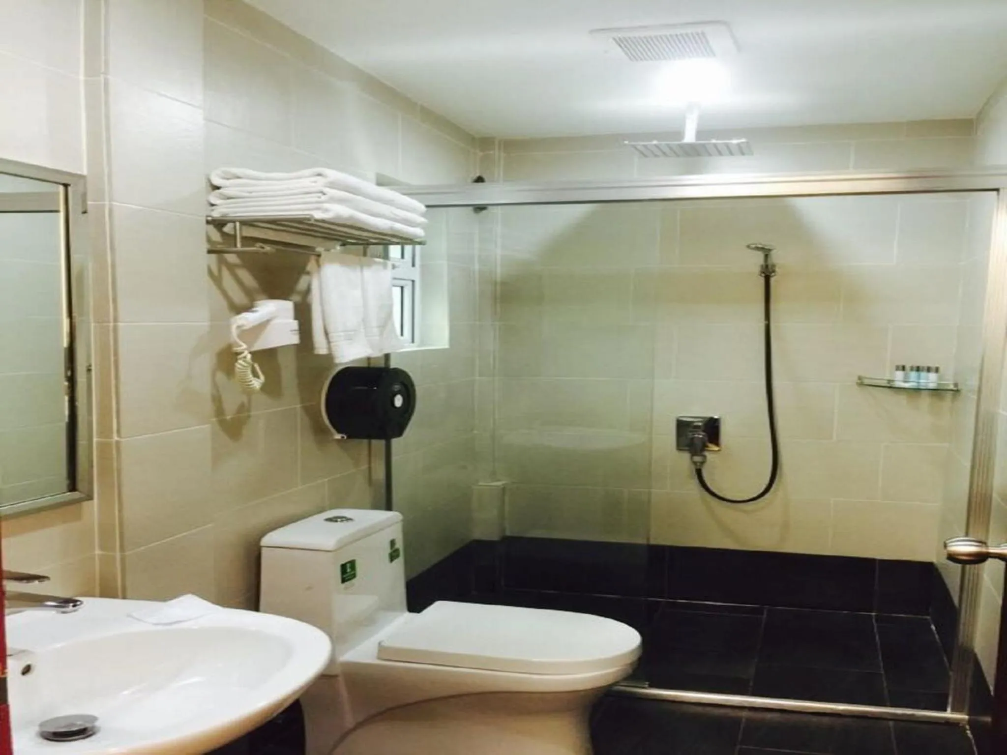 Deluxe Room in Kingsley Hotel