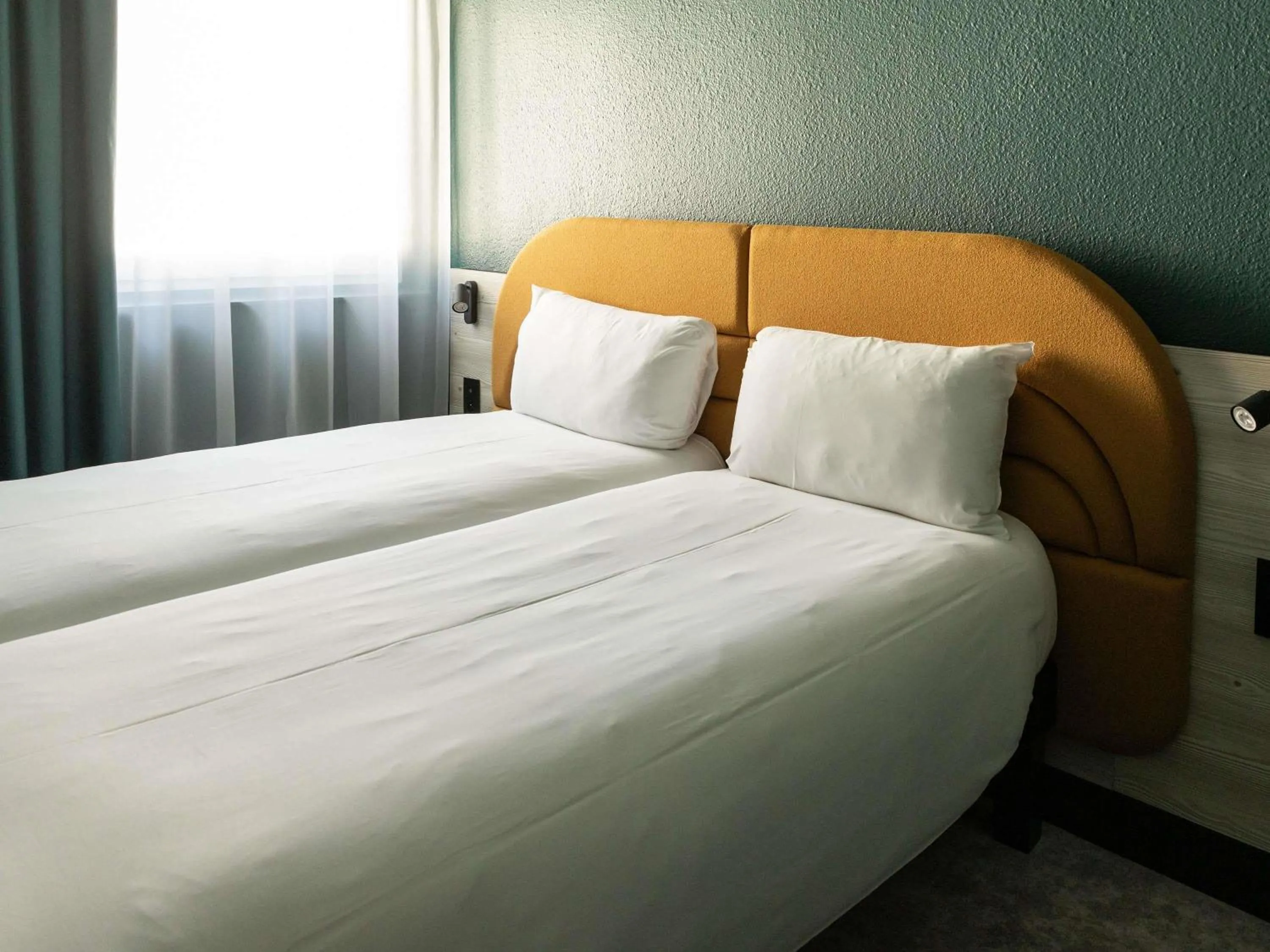 Standard Room with 2 Single Beds in ibis Styles Brugge Centrum