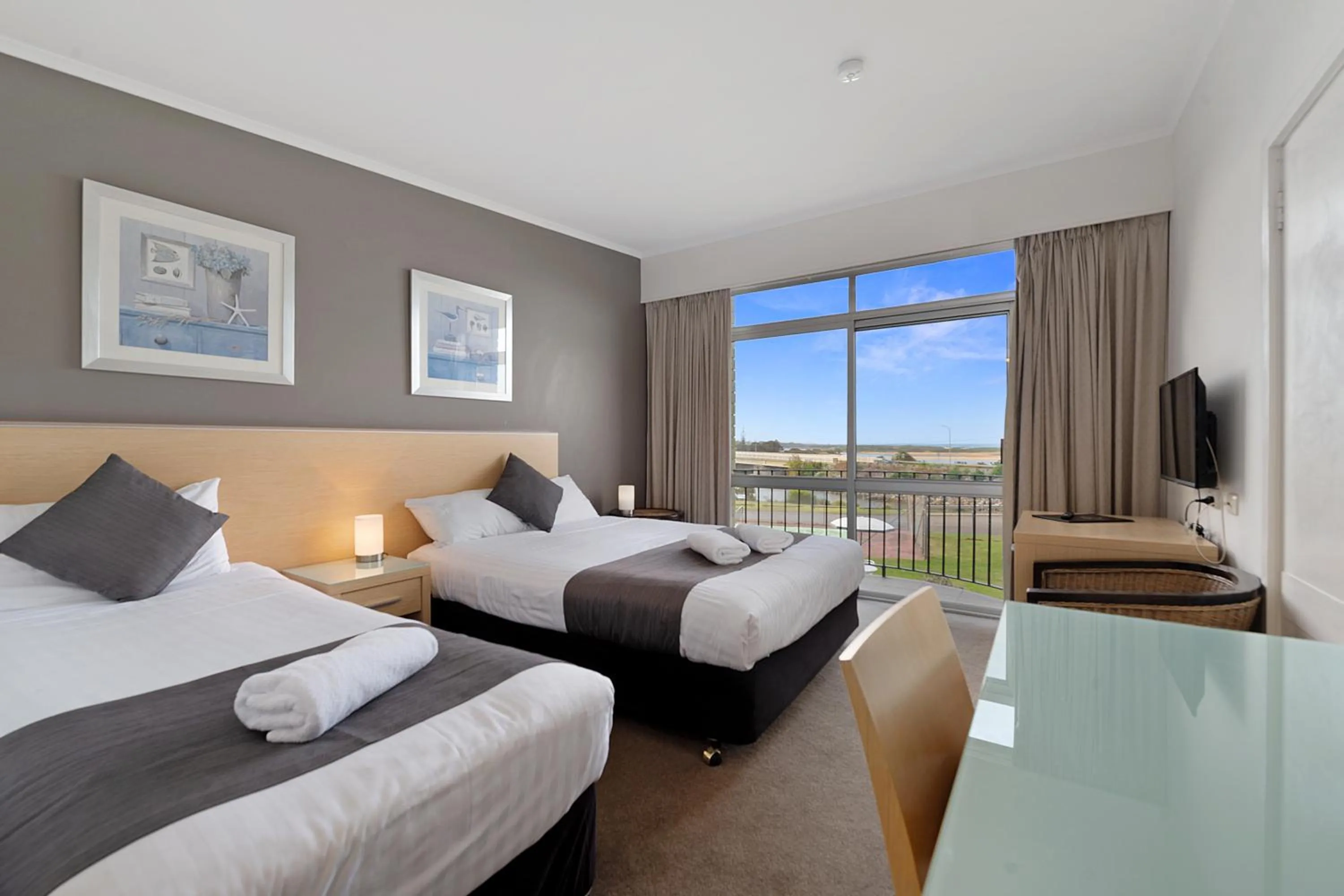 Standard Queen plus Single Room with Sea and River View in Scamander Beach Resort