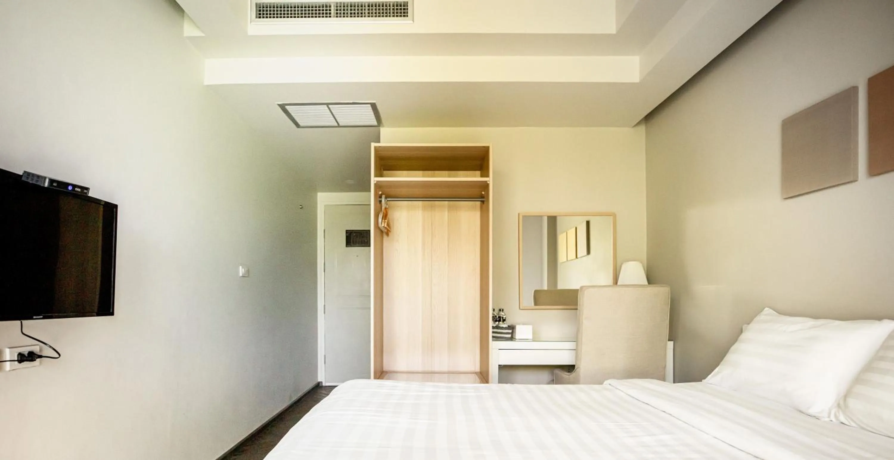 Deluxe Queen Room in Collection O The Spades Hostel