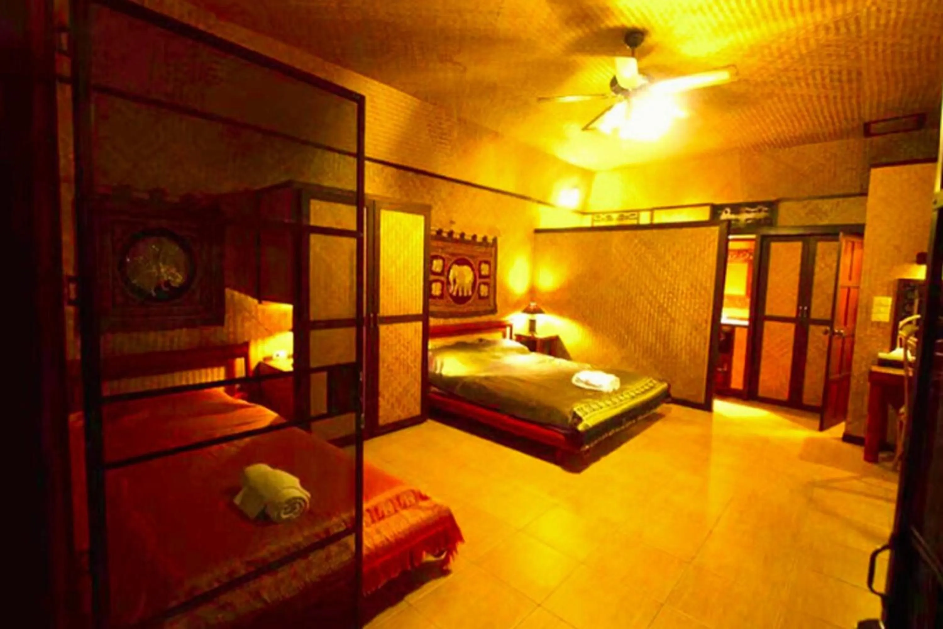 Bungalow with Garden View in Old Tree's House