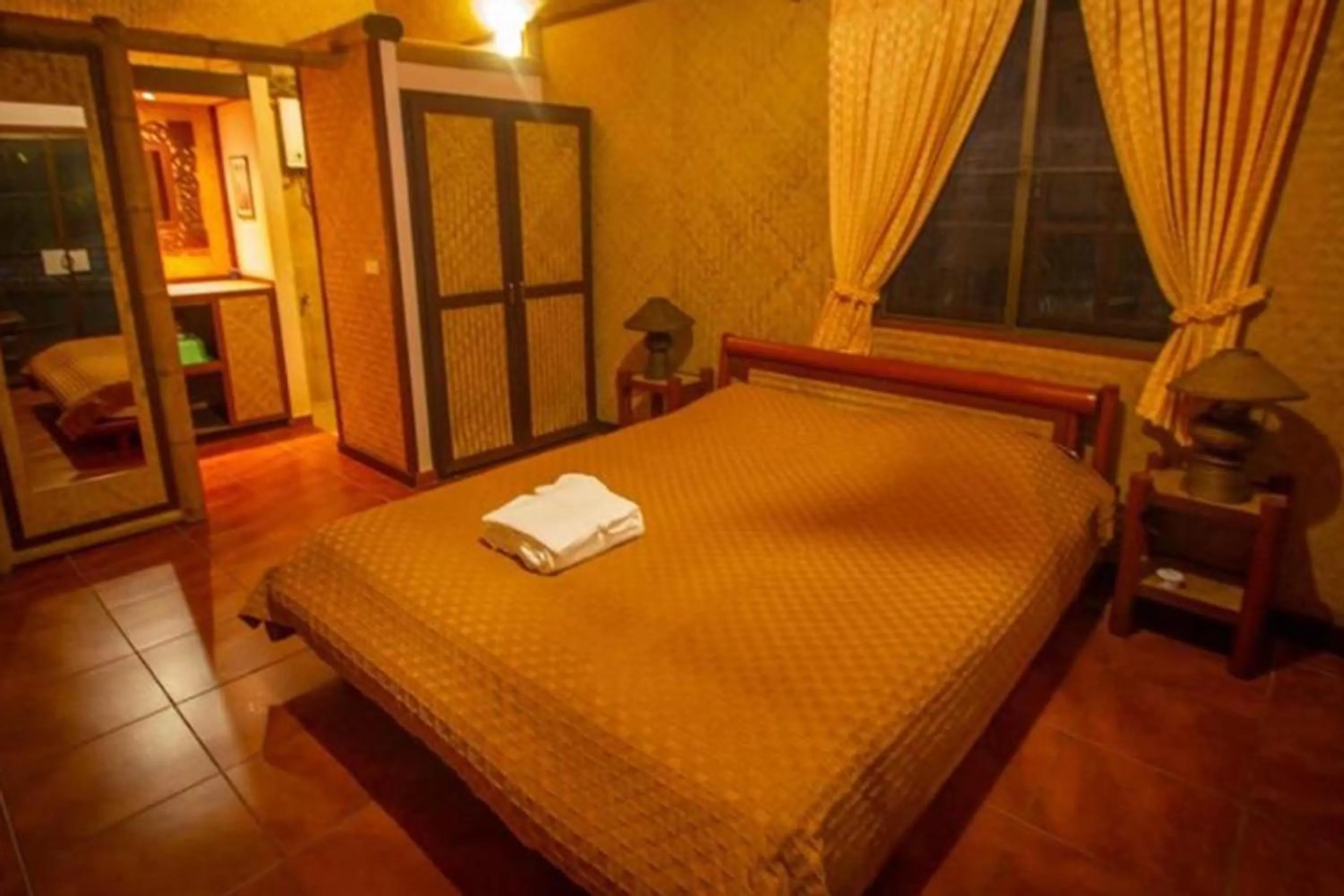 Bungalow with Fan in Old Tree's House