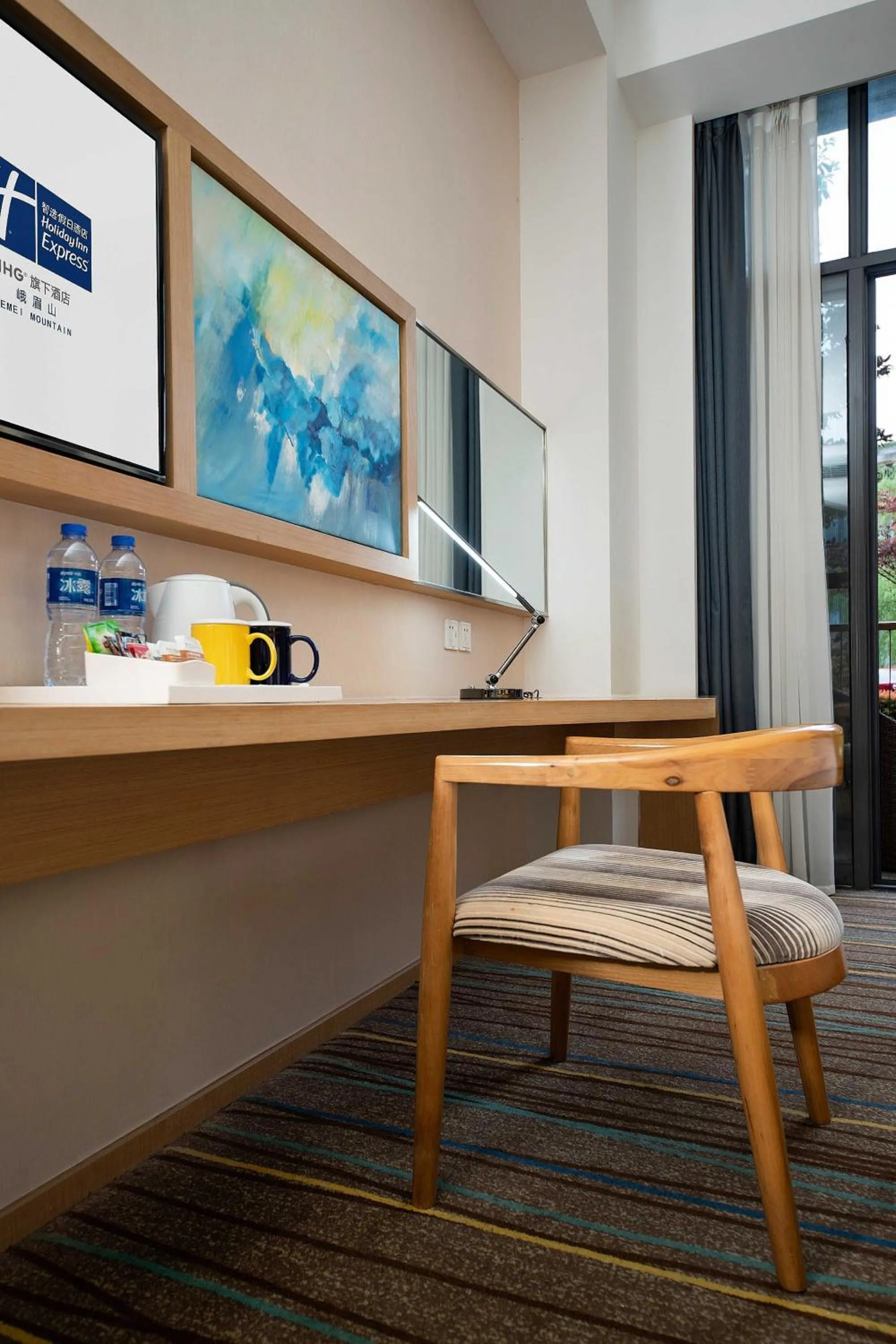 King Standard Garden View Balcony in Holiday Inn Express Emei Mountain, an IHG Hotel