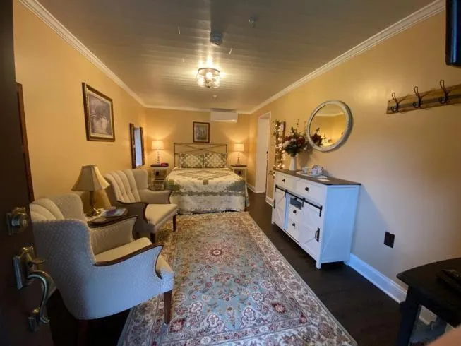 Deluxe Double Room in The Swope Manor Bed & Breakfast