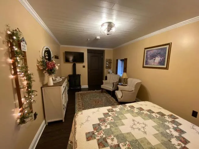 Deluxe Double Room in The Swope Manor Bed & Breakfast
