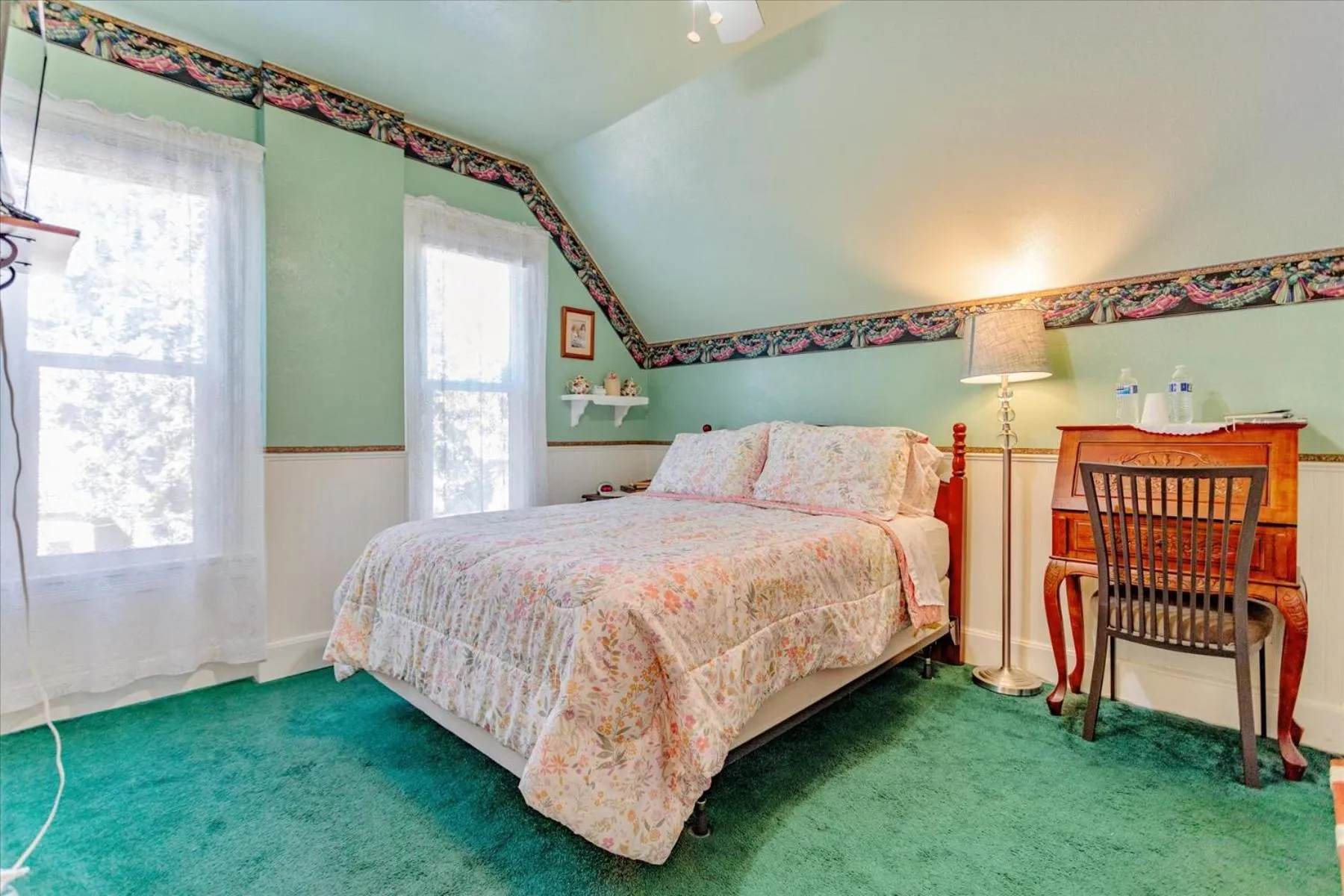 Queen Room - single occupancy in The Silk Pincushion